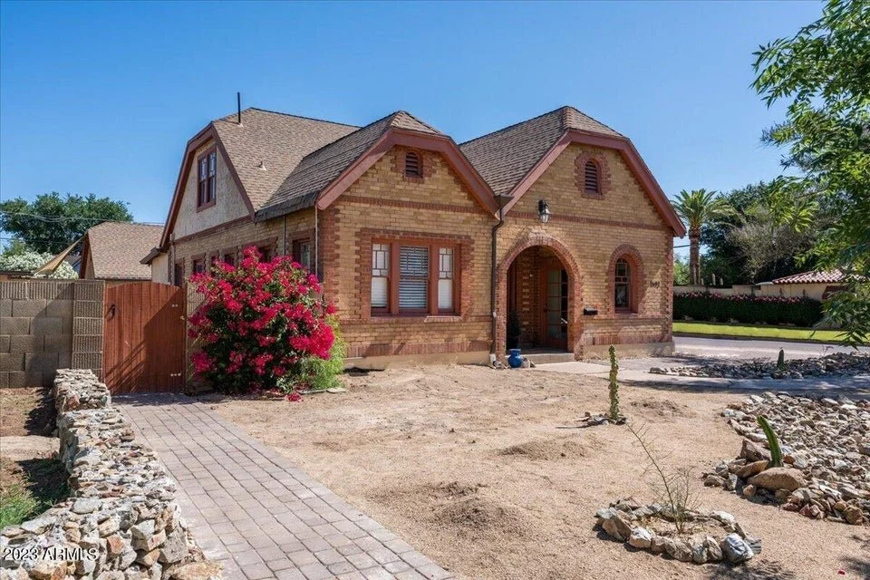 Congratulations to our client on the purchase of their home in Encanto Historic District for $870,000.

Are you looking to buy, sell, or invest? Contact our team today: 480.766.1515 | info@azluxurypartners.com | www.ArizonaLuxuryPartners.com.