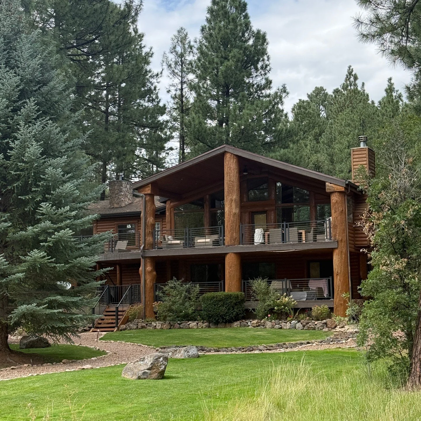 Congratulations to our clients on the purchase of their property in Pinetop for $2,600,000.
Are you looking to purchase or list your home? Contact our team today at www.ArizonaLuxuryPartners.com.