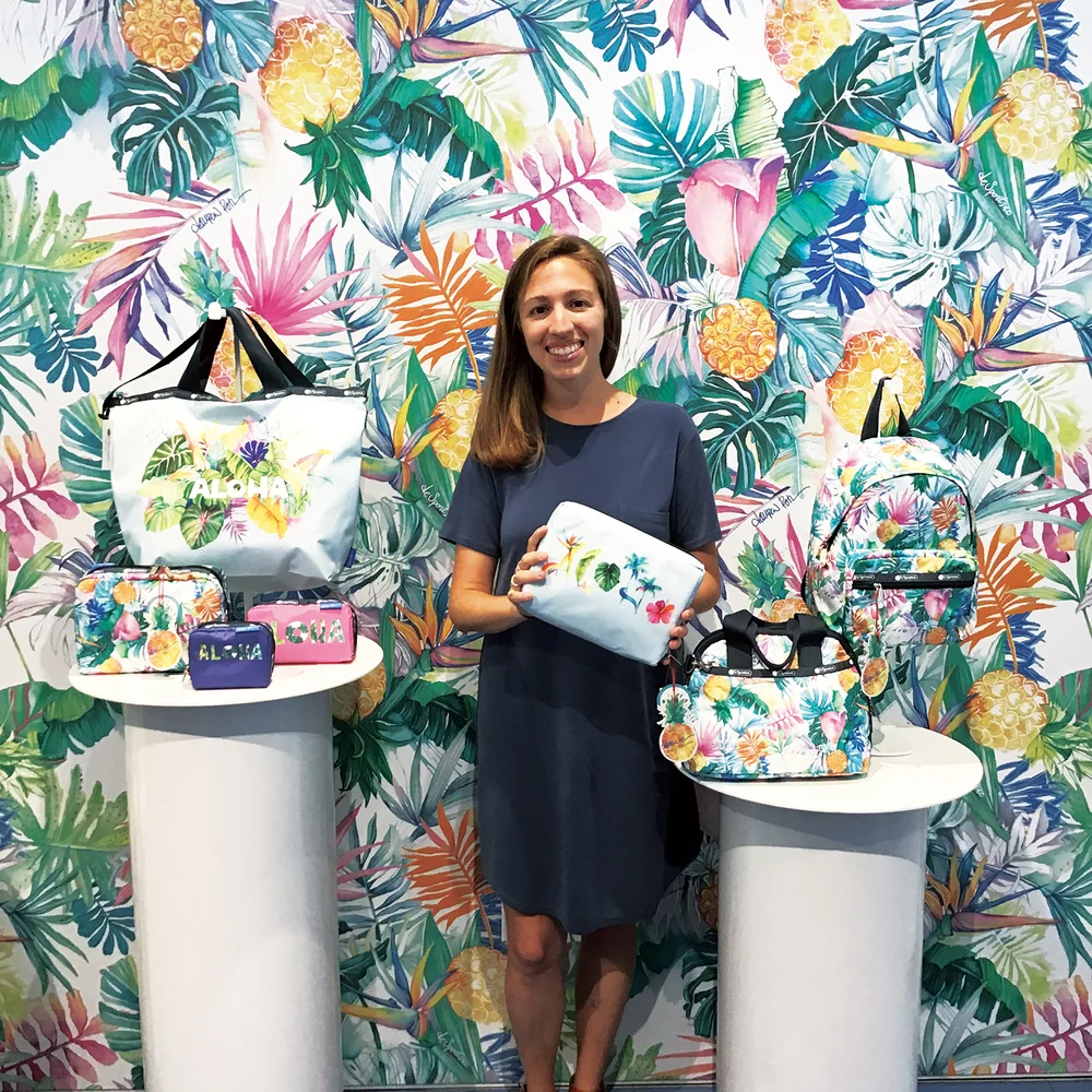 レスポートサックの新しいハワイ限定コレクションは ハワイの人気ローカルアーティスト ローレン ロスとの初共演 Media Etc Jp