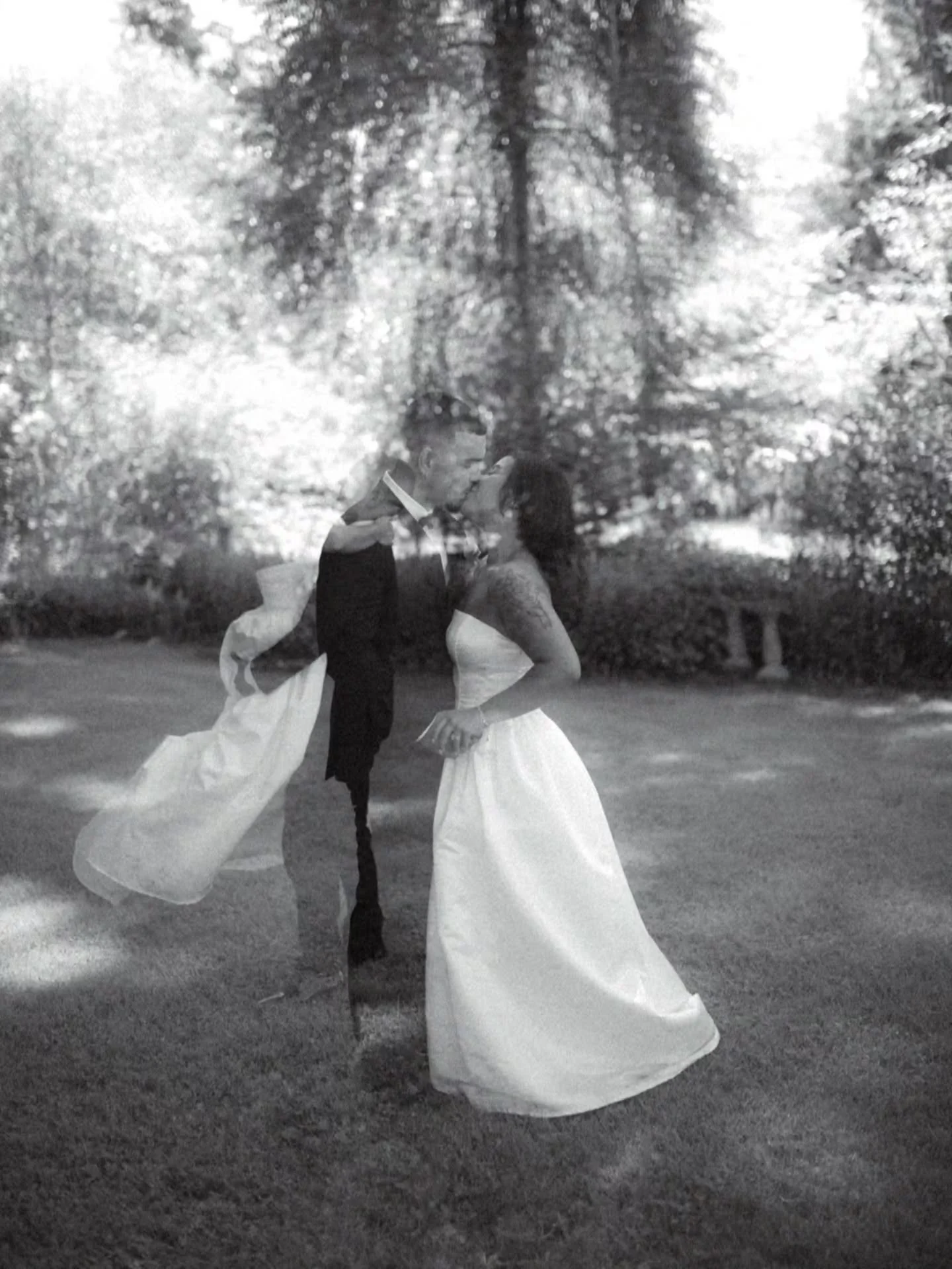 Oh, how my soul craves the little moments and details of a lovestory. 

This wedding day was intimate, raw, and full of warmth. I LOVE, LOVE.