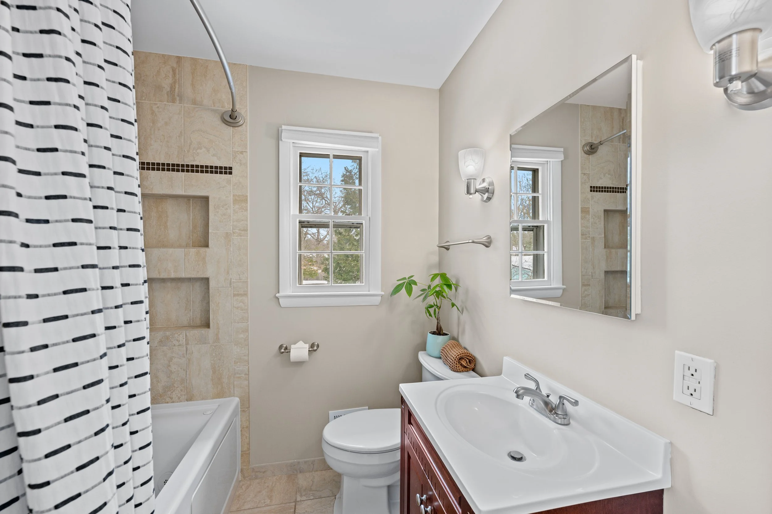 29-8511CamdenSt_029.jpg