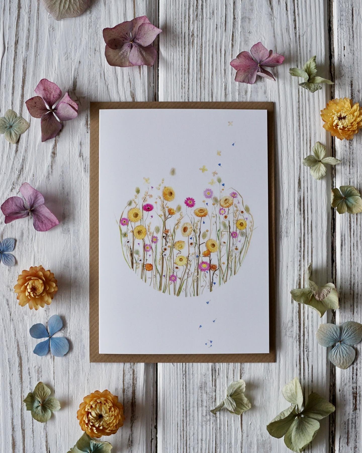 Spring sale in my dried flower shop! 🌷

Take advantage of 10% off everything in the shop during my spring sale until the end of March, including floral notecards and handmade dried flower bouquets and garlands - all lovely gift ideas for Mother&rsqu