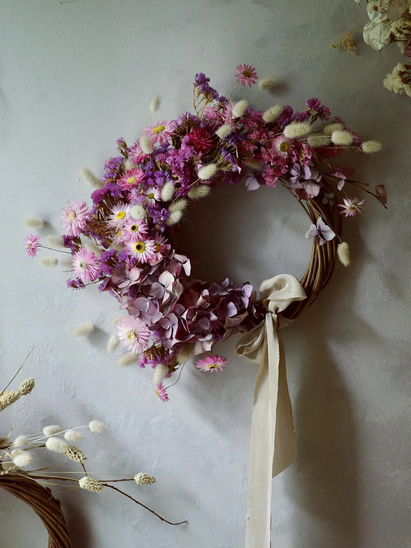 A great big thank you to everyone who visited my little dried flower display at the George on this year&rsquo;s farOpen art trail 💜💛🩷

Thank you for coming out in the heat and for taking the time to stop by and chat about flowers and gardening. It