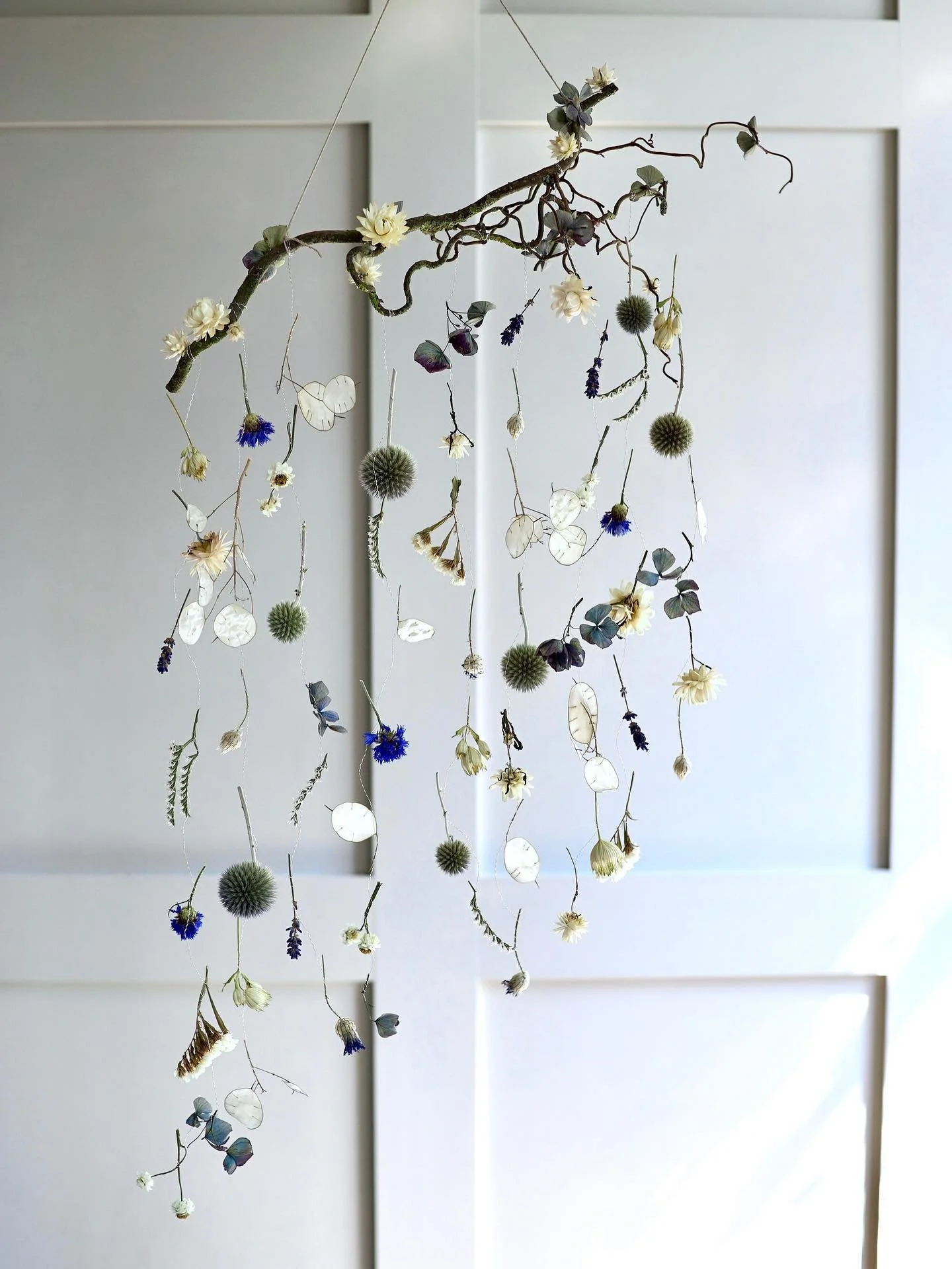 This was a third dried flower mobile I made for the art trail. Cool blue &amp; white with lots of texture 💙🤍

All three flower mobiles from that week are still available to buy. I&rsquo;ll be adding them to my website soon but until then, please do