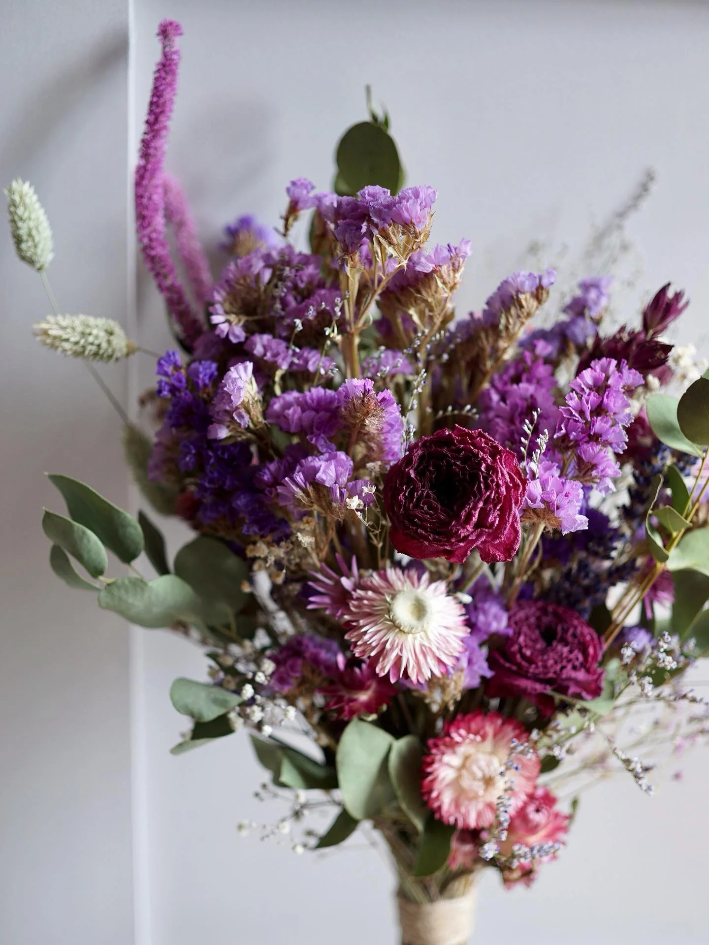 A few photos of Chloe&rsquo;s wedding flowers from earlier this month. The celebrations happened in Devon so I didn&rsquo;t get to see the venue firsthand &hellip; I can&rsquo;t wait to see how it all came together. Many congratulations Chloe 💜

#dr