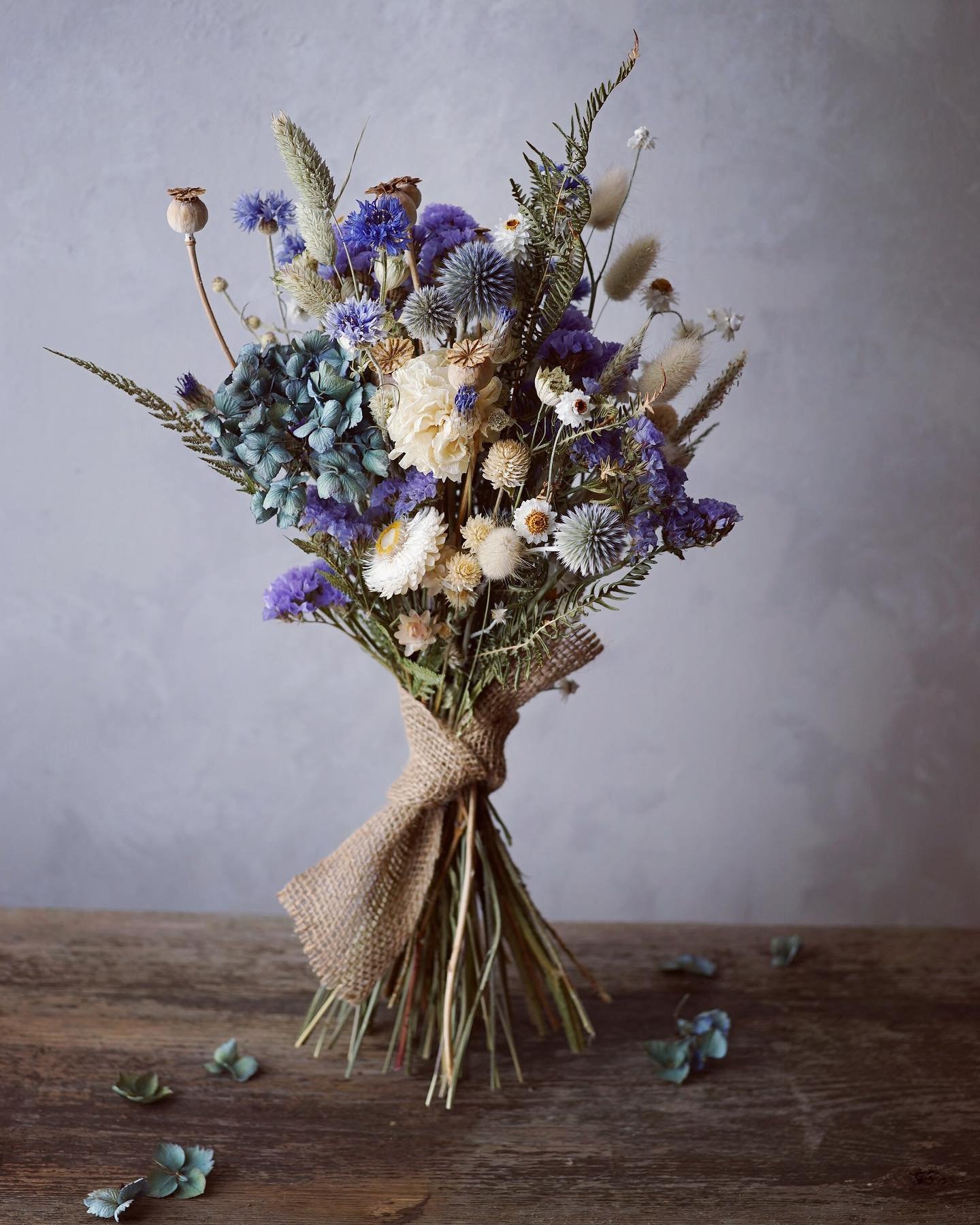 Two sides of a blue bouquet 💙

🩵🩵🩵🩵🩵

#driedflowerbouquets #driedflowersuk #bluedriedflowers #bluebouquet #naturallyblueflowers