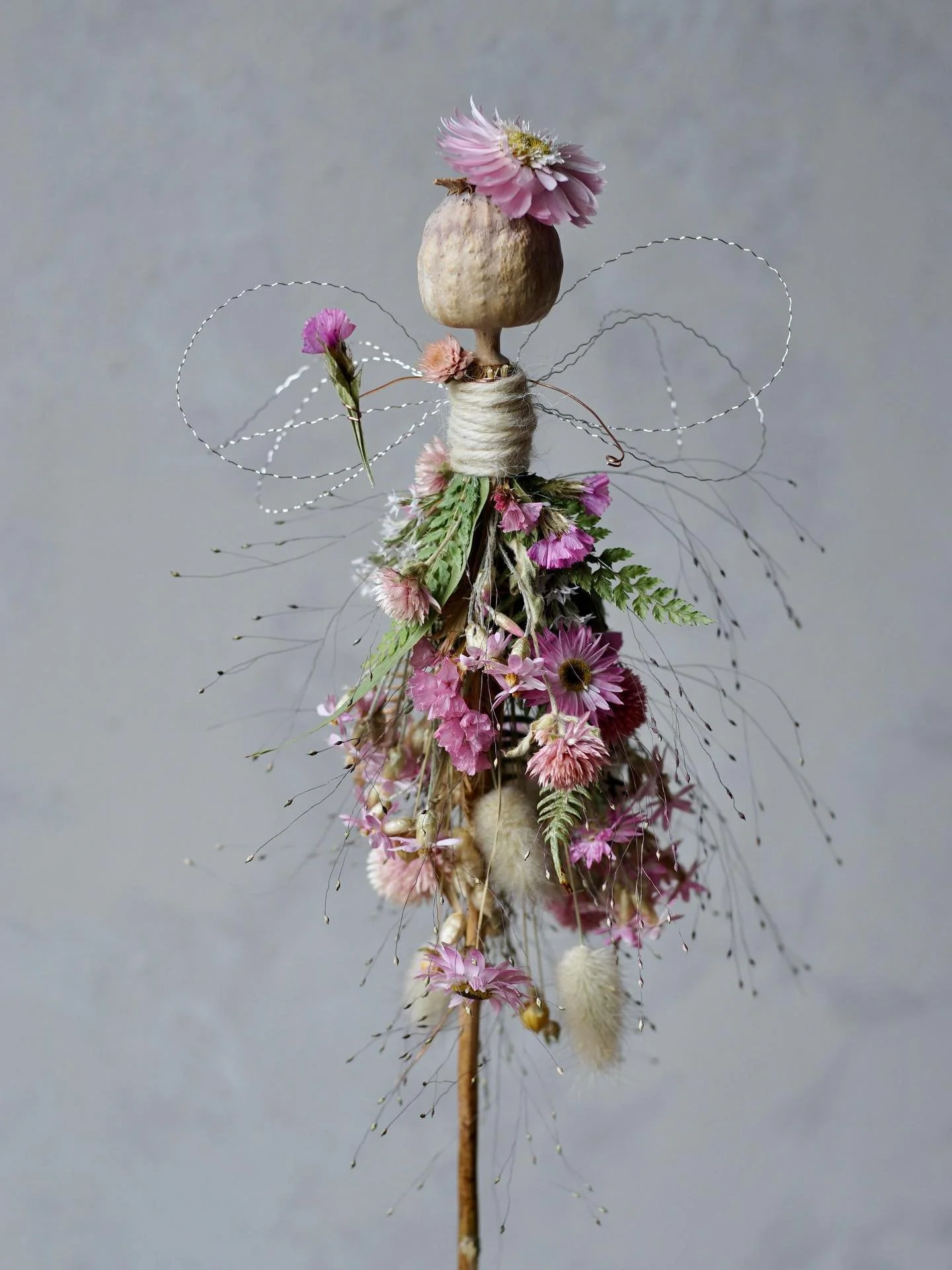 A pink flower fairy to start off the new year 💕
What could be better than a big pink daisy for a hat 🌸

It&rsquo;s turning a bit colder here this weekend so I&rsquo;ll be busy inside, finishing and packing orders from December. And then maybe some 