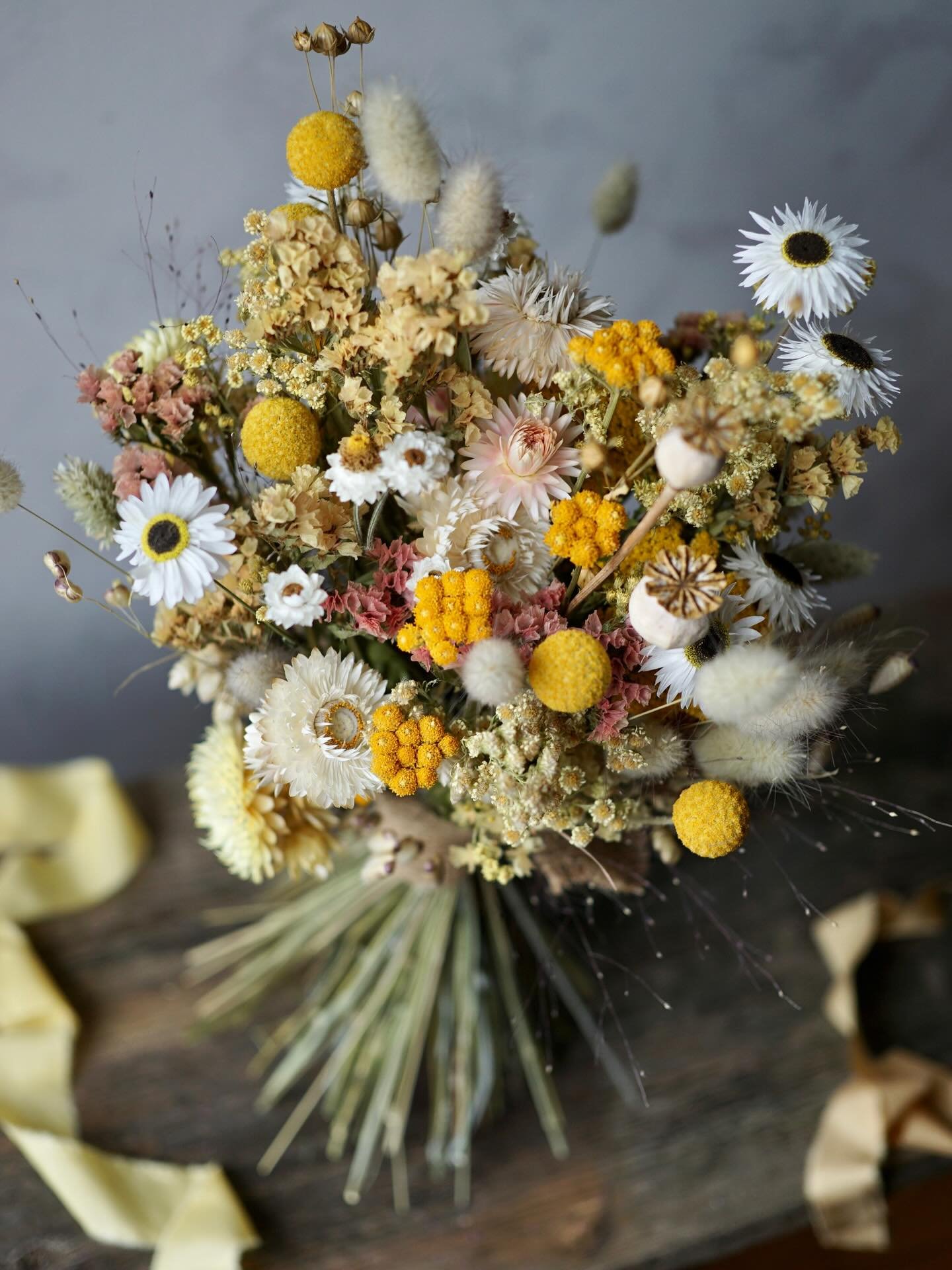 We have a break from the rain today so here&rsquo;s something sunny and yellow to celebrate 🌞

Happy Saturday 💛

🌞🌞🌞🌞🌞

#yellowdriedflowers #driedflowerbouquets #britishdriedflowers