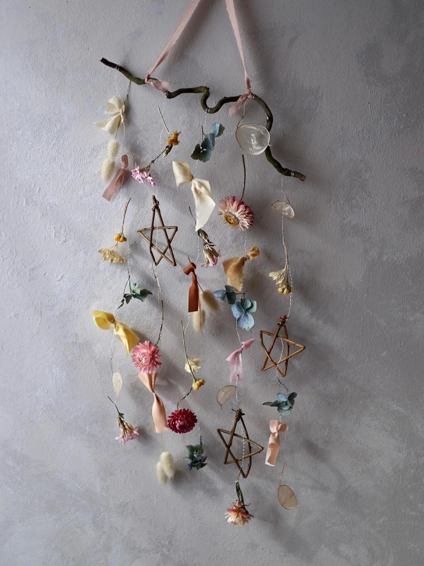 Art auction on behalf of Medical Aid for Palestinians &hearts;️ More than 30 local artists have donated works to help raise funds for @medicalaidpal at next weekend&rsquo;s auction being held at the George in Newnham-on-Severn. Stop by from 10am on 4