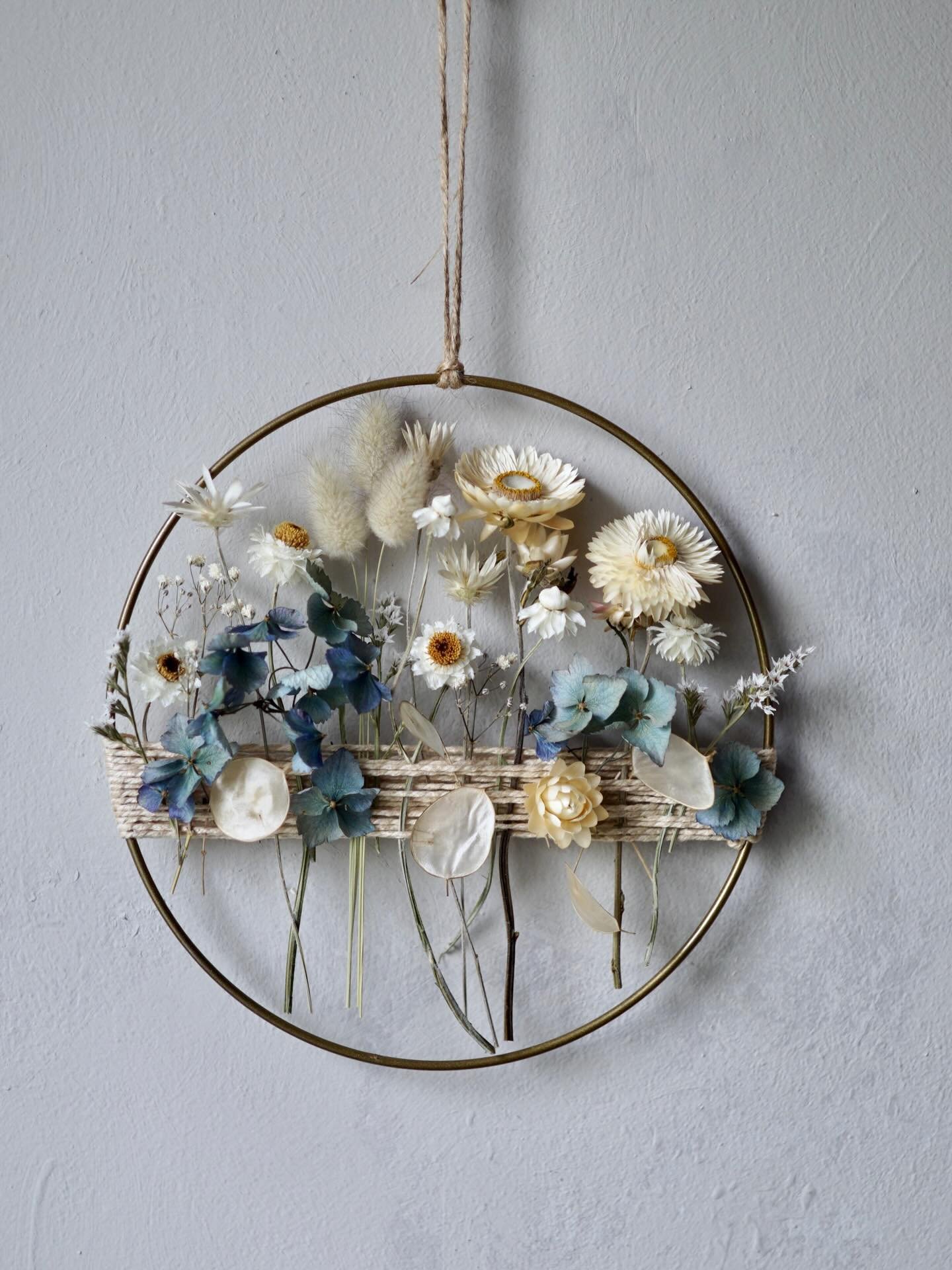 This little white &amp; blue flower hoop is part of the latest exhibition - Flourish - in @charlottekeating_artgallery in Newent 🩵 The exhibit opens tomorrow (15th April) with a preview from 6-8pm so be sure to stop by for a glass of bubbly, meet so