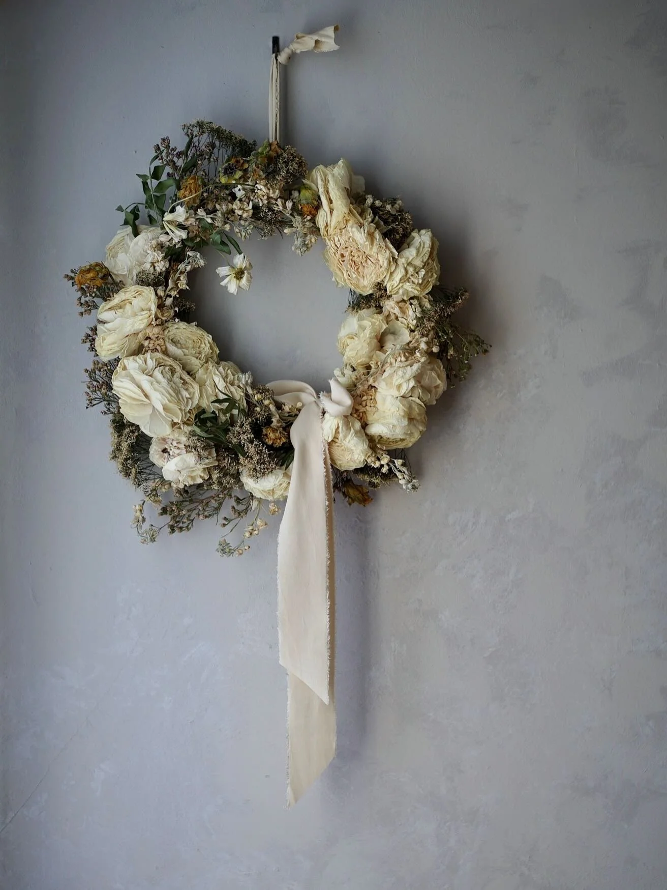 This is the main wreath I made for Sufi using her gorgeous dried wedding flowers. She dried them all herself - didn&rsquo;t she do a wonderful job? Thank you so much for this commission Sufi - I absolutely loved making these wreaths! What a beautiful