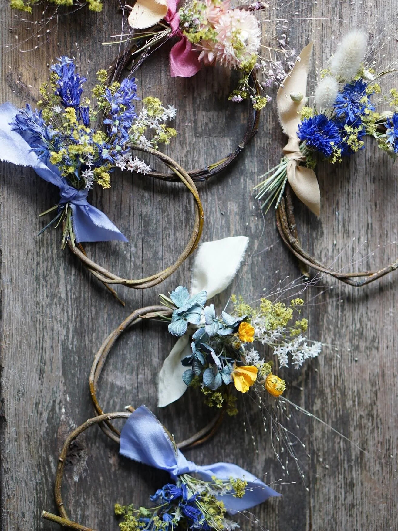 Yesterday was spent making mini flower hoops for the @faropen.artists art trail which is happening in just two weeks!

I used lots of this season&rsquo;s alchemilla plus bluebells, buttercups and cornflowers. Next on the list is the flower fairies 🧚