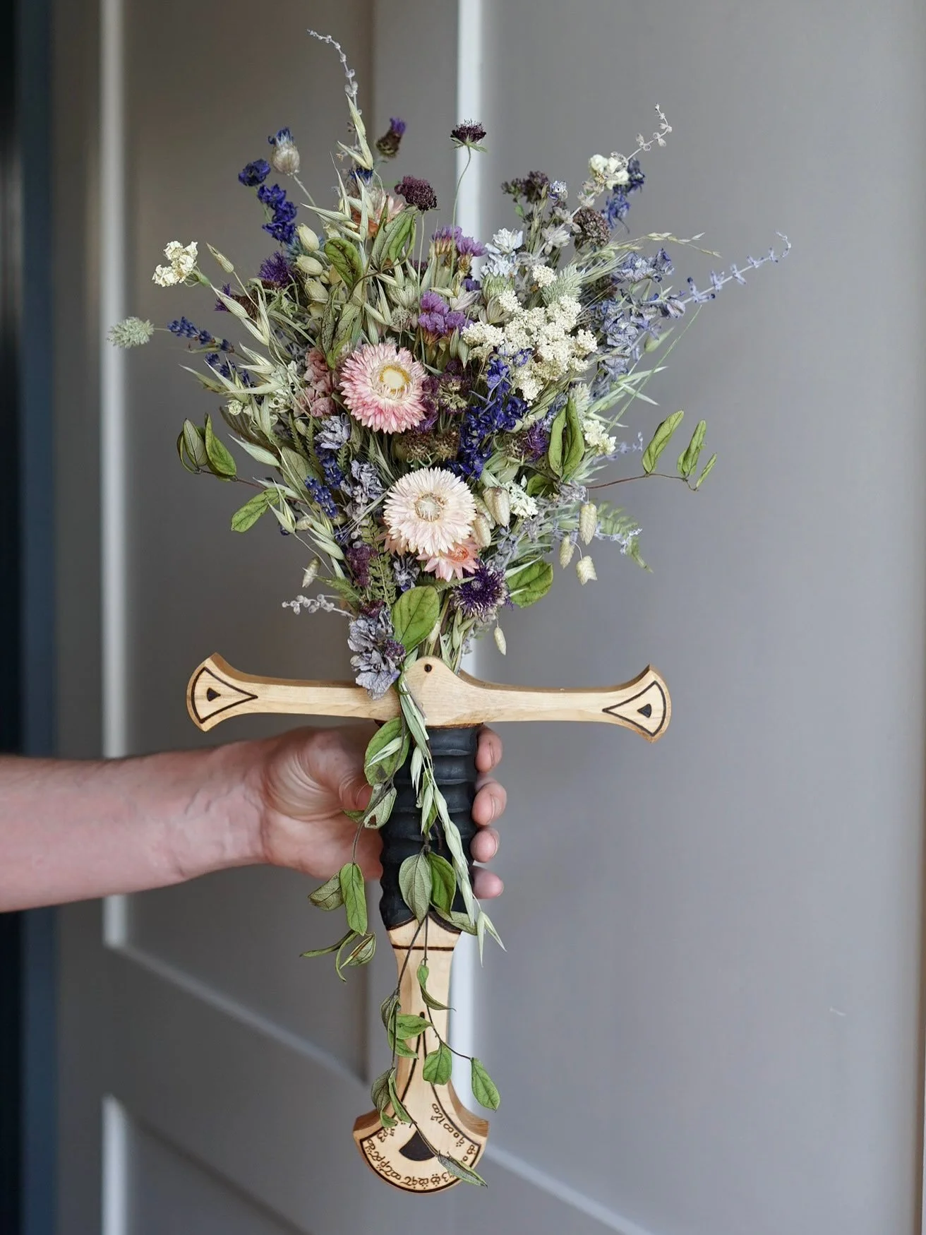 An elopement bouquet for Camille 💙

It was designed to fit in a special holder with flowers, ferns and grasses to evoke the wildness of Scotland. I didn&rsquo;t have any thistles but I think dried knapweed flowers made a good substitute in miniature