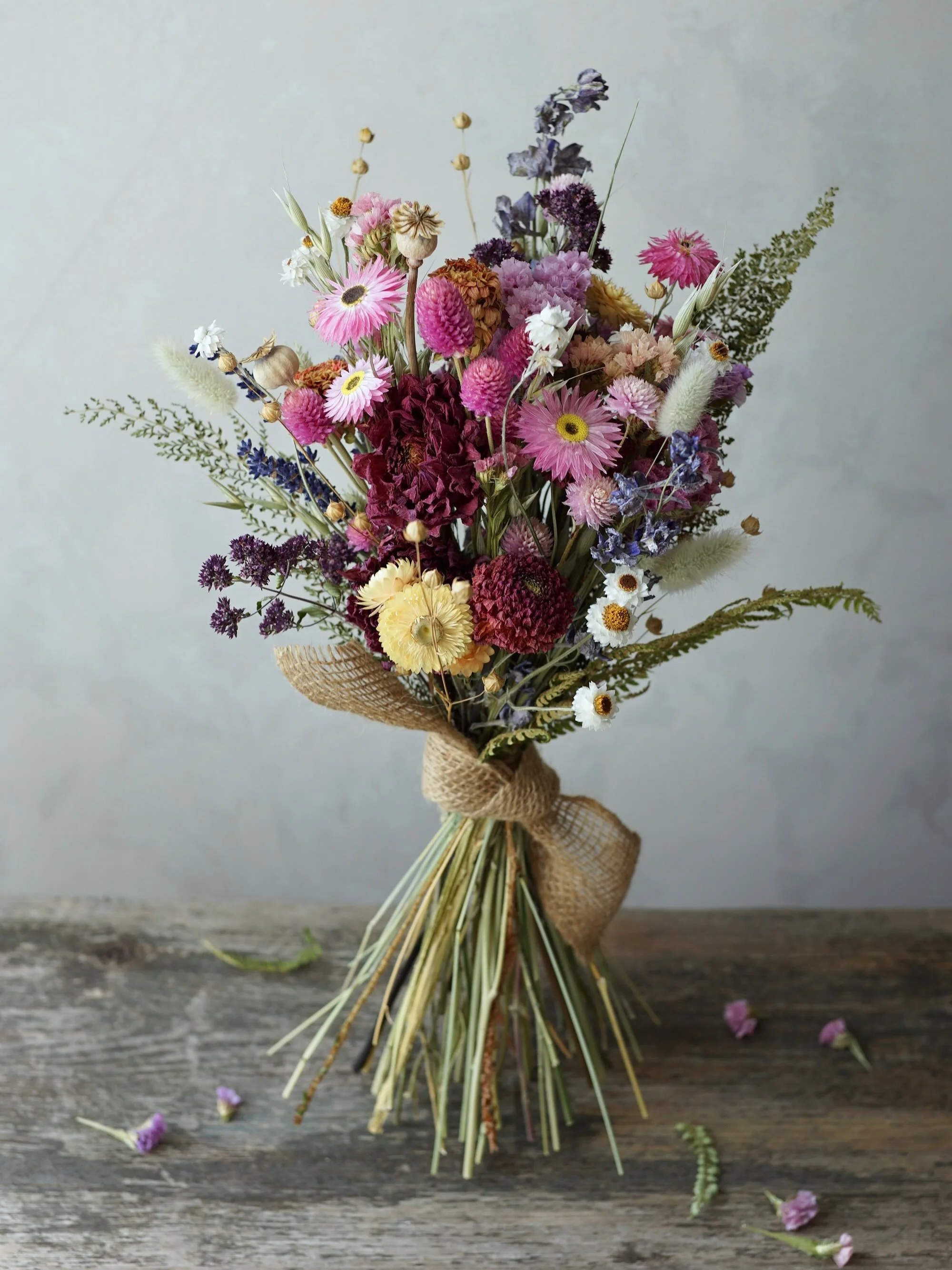 Ooh I do love a multicolour bouquet&hellip; I can add a little bit of all my favourites 🥰 Including that large plummy dahlia in the middle which I think might be Hapet Frambo 💜 This year I&rsquo;m labeling my dahlias as they dry so I know exactly h