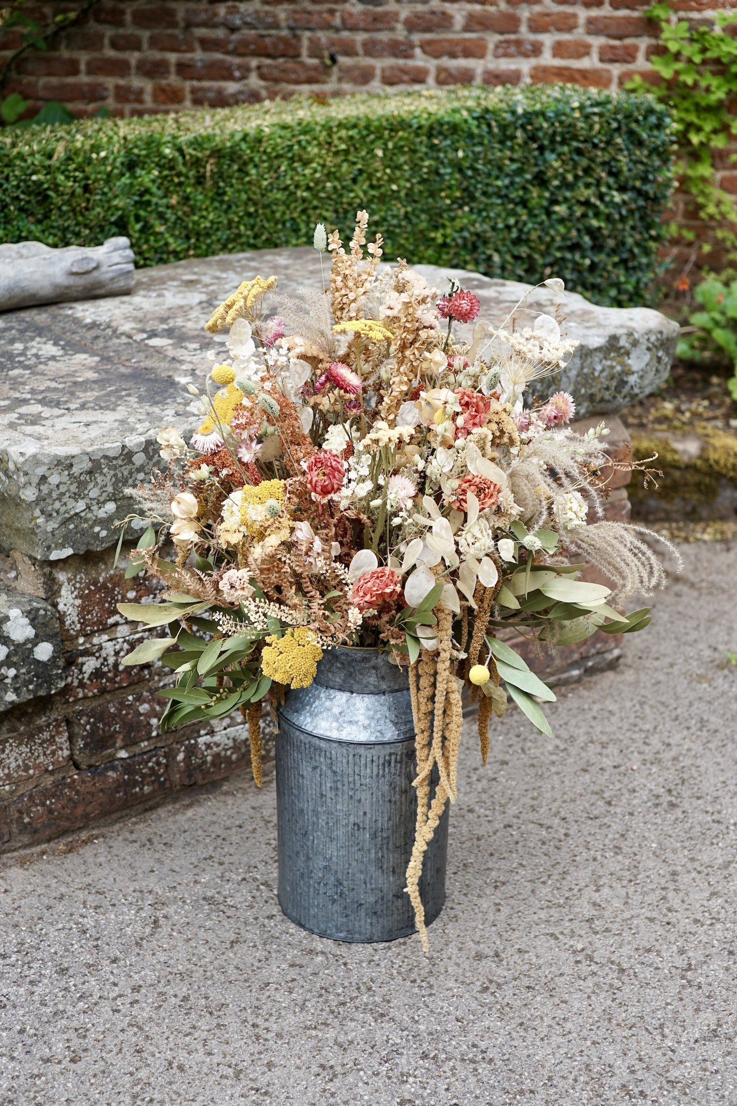 dried-flower-milk-churn.JPG