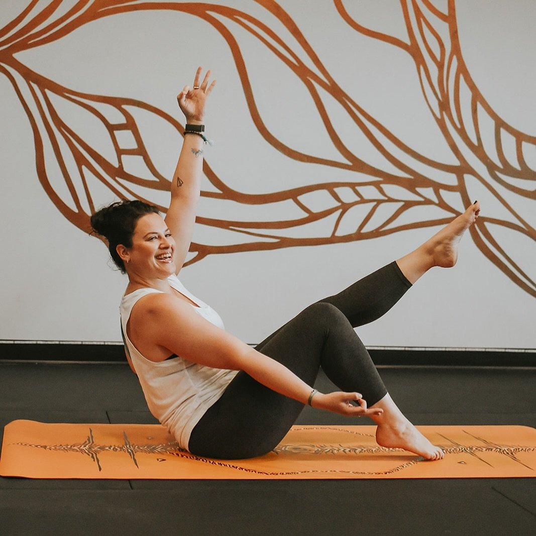 ~on mondays, we flow~

come hangout with us tonight at 5:30p for warm soul flow with brandi:) 

reserve your spot on the app or online🤍