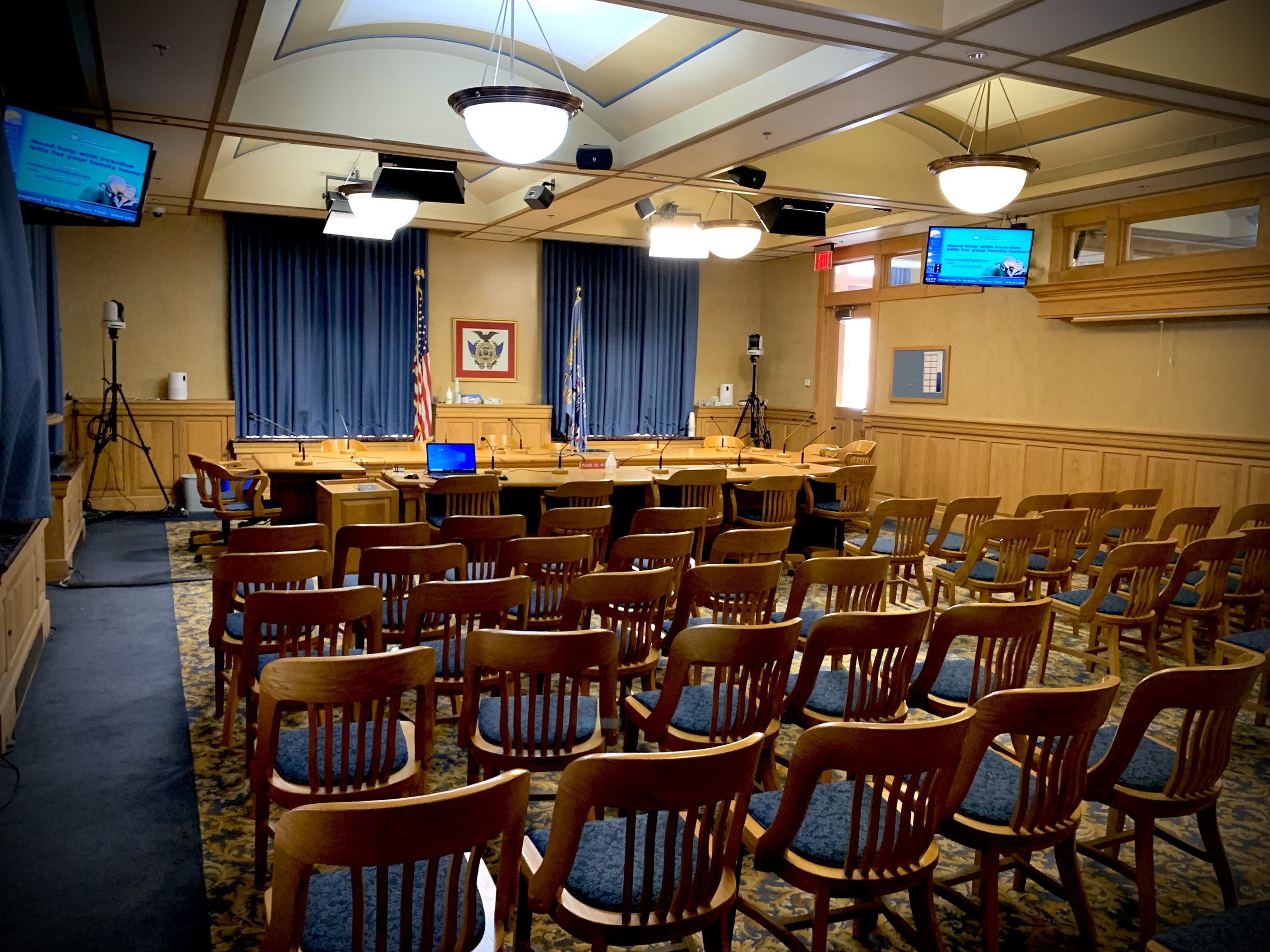 "Live" Committee Room