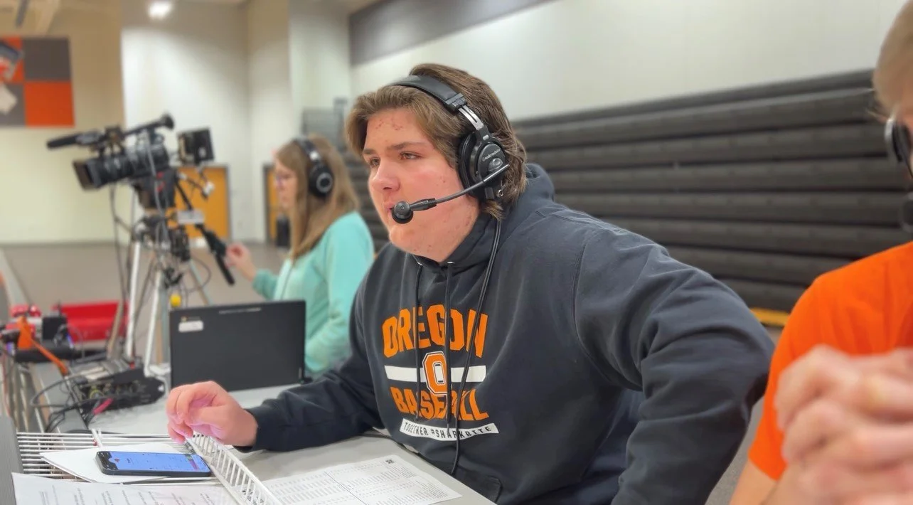 Students announce games