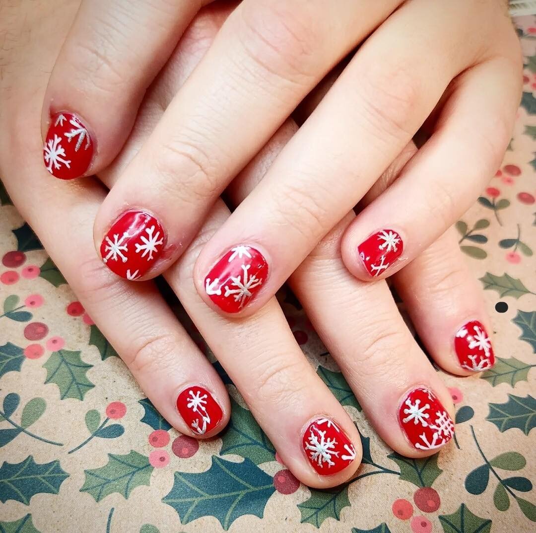 Rocking around anything the holidays throw at us, while rocking these wonderful nails by our nail artist Elsa! ☃️❤️

Call or email the salon to book an appointment with her. 💅