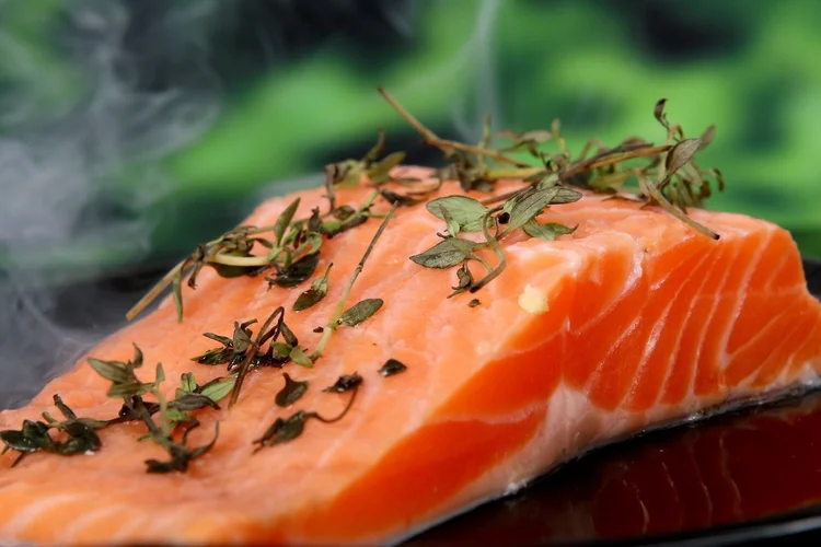 food allergen list, allergic reactions in people with food allergies, 8 most common allergenic food categories and ingredients, milk allergy, egg allergy, soy allergy, nut allergy, shellfish allergy, fish allergy