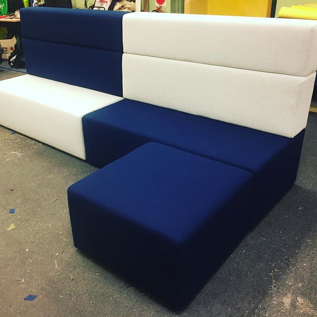 Feeling like playing Tetris 😉
We love the fun vibe this piece gives us, made for the breakout and quite zoned within the office 🕹
.
.
.
.
#softseating #customdesign #fitoutinteriors #officefurniture #sydneyinteriors #upholstery #breakoutfurniture #