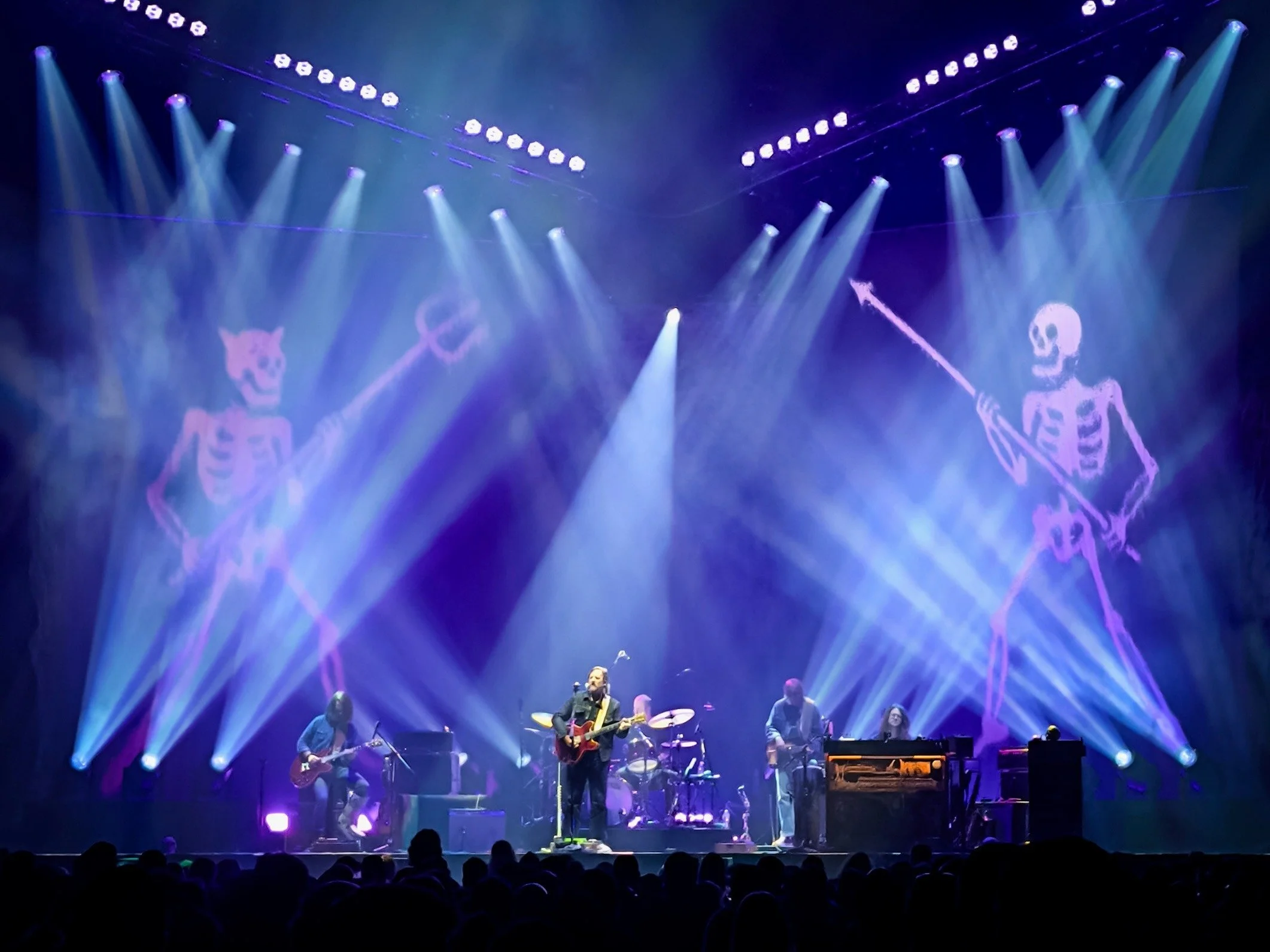 October 10, 2026
Little Caesars Arena
Detroit, Michigan

Detroit understands labor; the assembly line sets the pace. So when Sturgill Simpson rolls through three hours of hard graft with no set break, it feels familiar here. In return, fans reaped SO