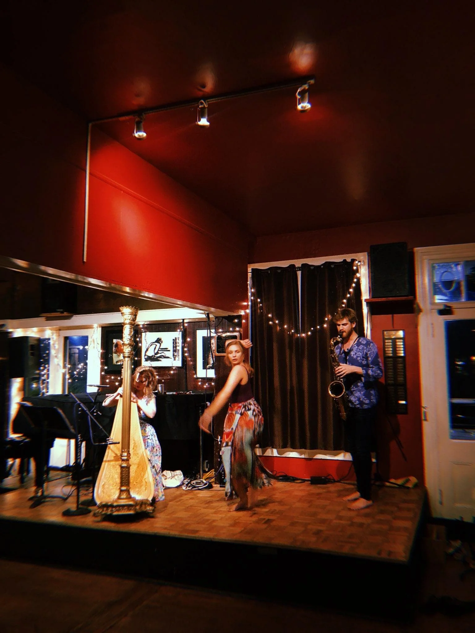 DUO with dancer Emma K’Meyer at the Deerhead Inn