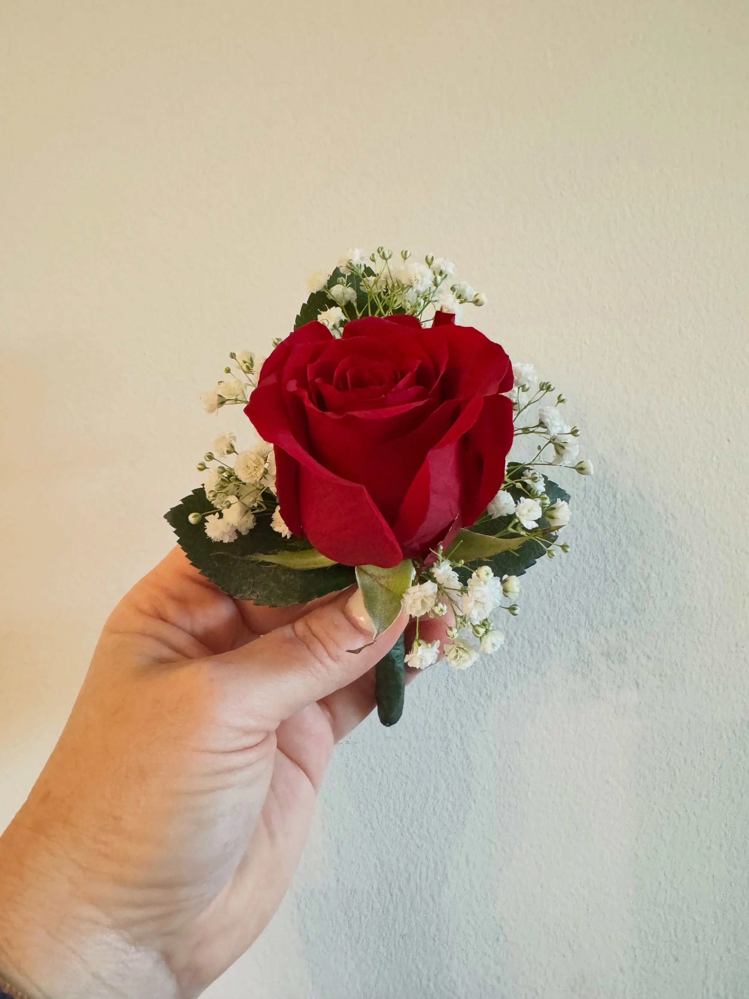 You can add boutonniere maker to my resume! ☺️ 
Here&rsquo;s a little glimpse into this year&rsquo;s prom. 
Ally wore one of my old dresses. One that I wore at my father-in-laws wedding before she was born. 
Ally and a few of her classmates planned t