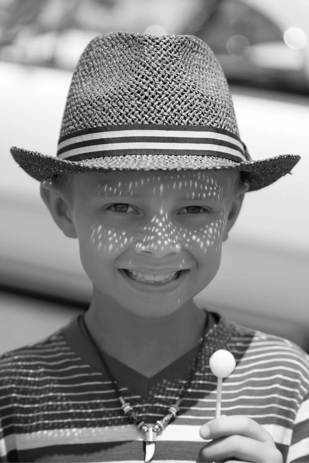 kids-photography-happy-black-and-white