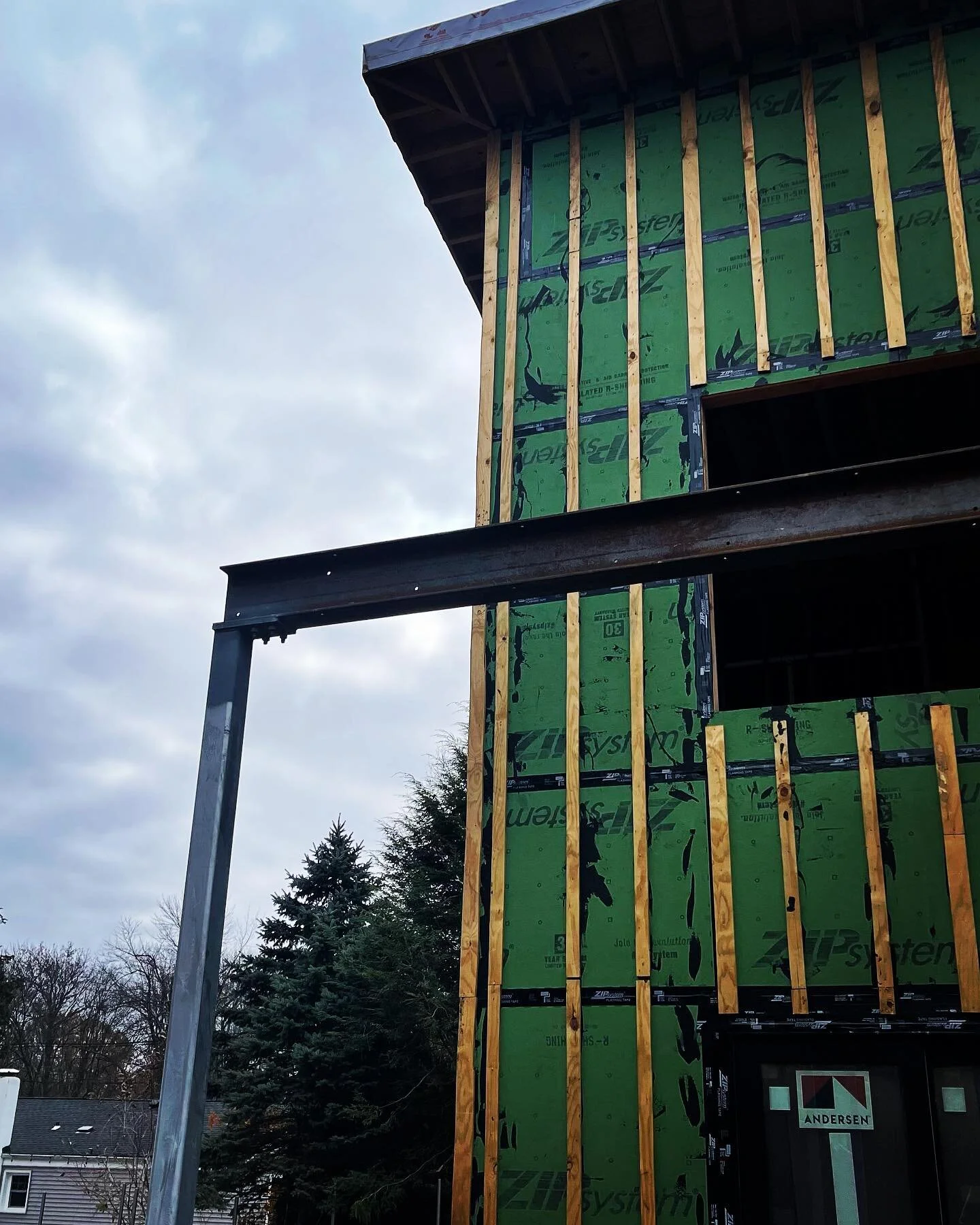 Steel support for a custom balcony.
.
.
#customhomes #paramus #modernhouse #lowenergybuilding