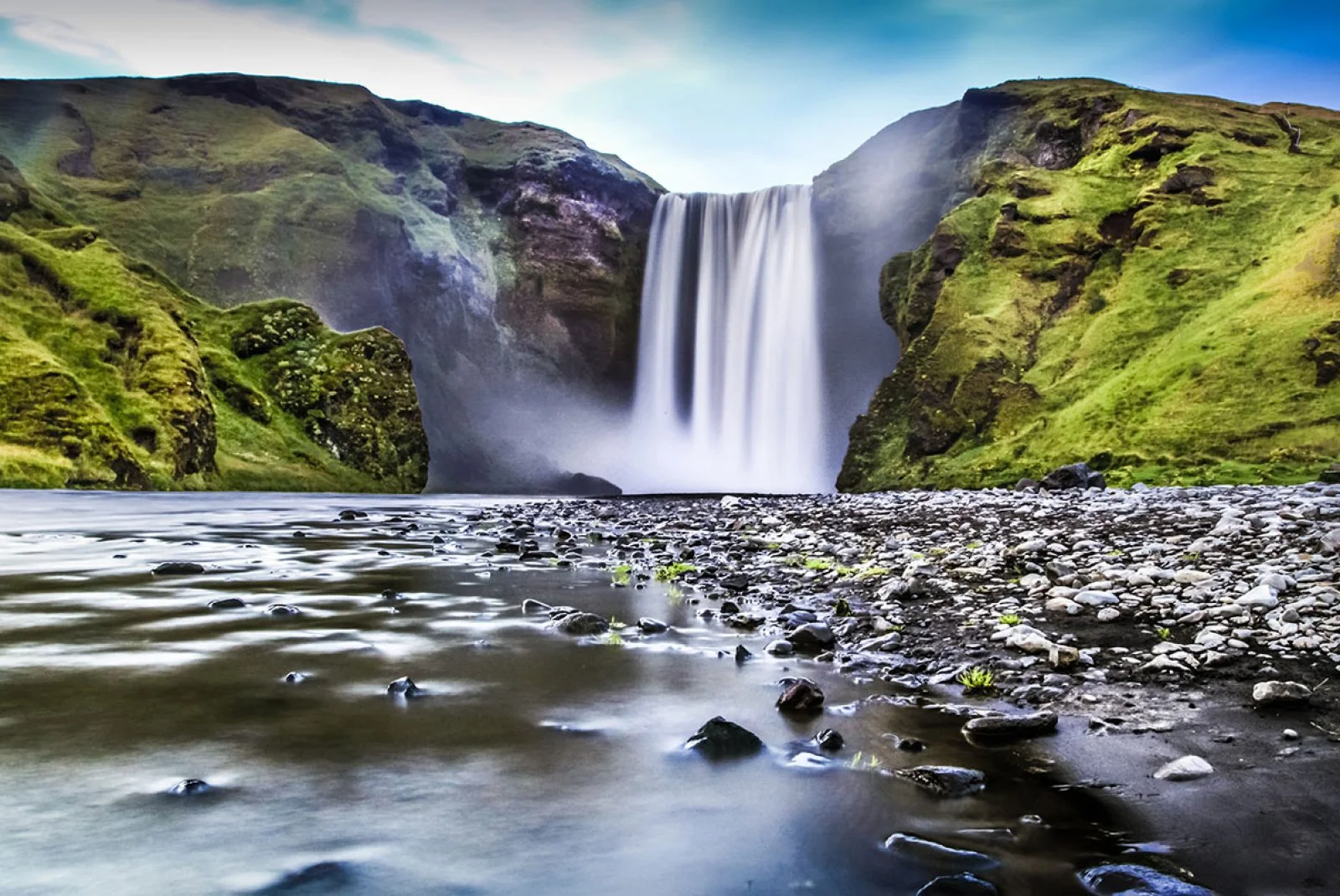 Source: https://www.avis.co.uk/inspires/destinations/europe/iceland/ring-fire-iceland/