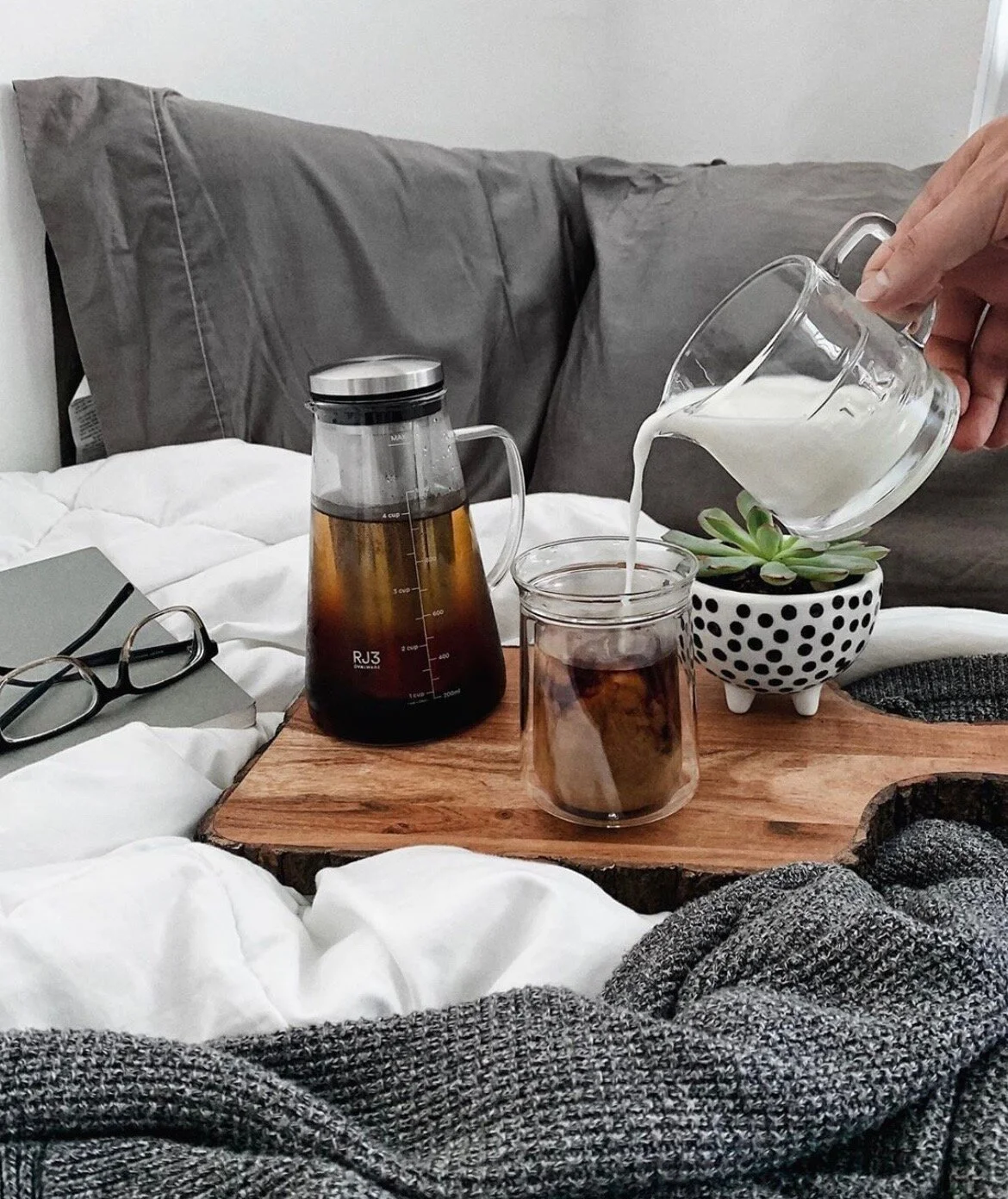 FE2CE0A0-4691-4C0F-A485-9ED9D4B15D9C