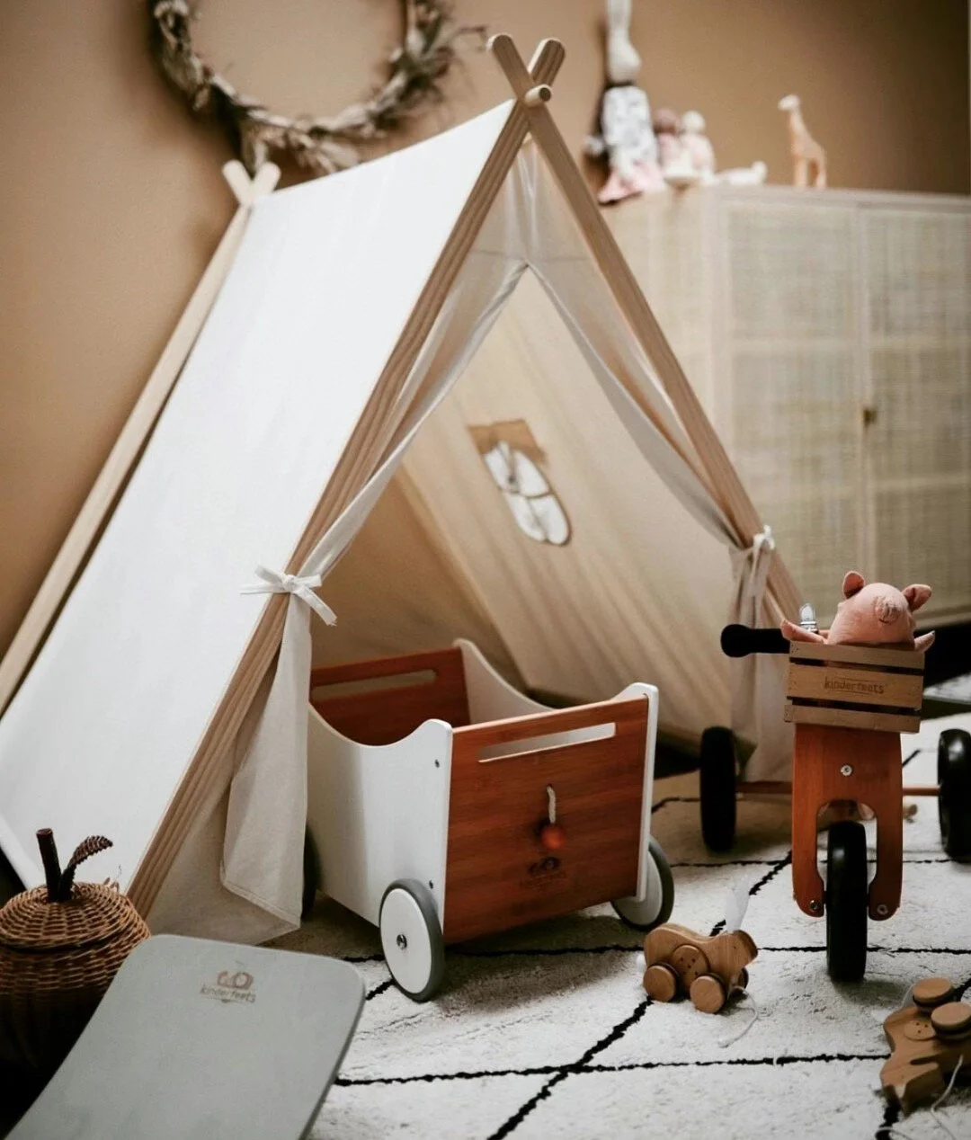 AA4AB941-DD10-4EB6-84B7-2B43B948D2EF