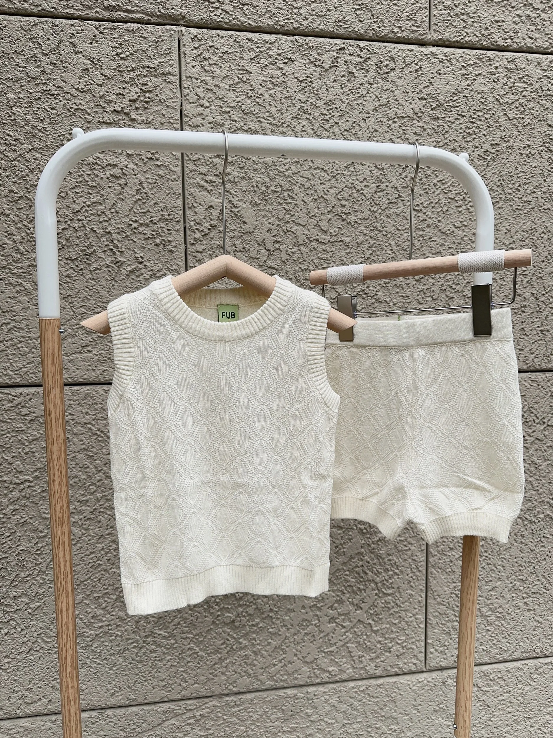 F51E75D2-517C-4543-94E4-909339FD5146