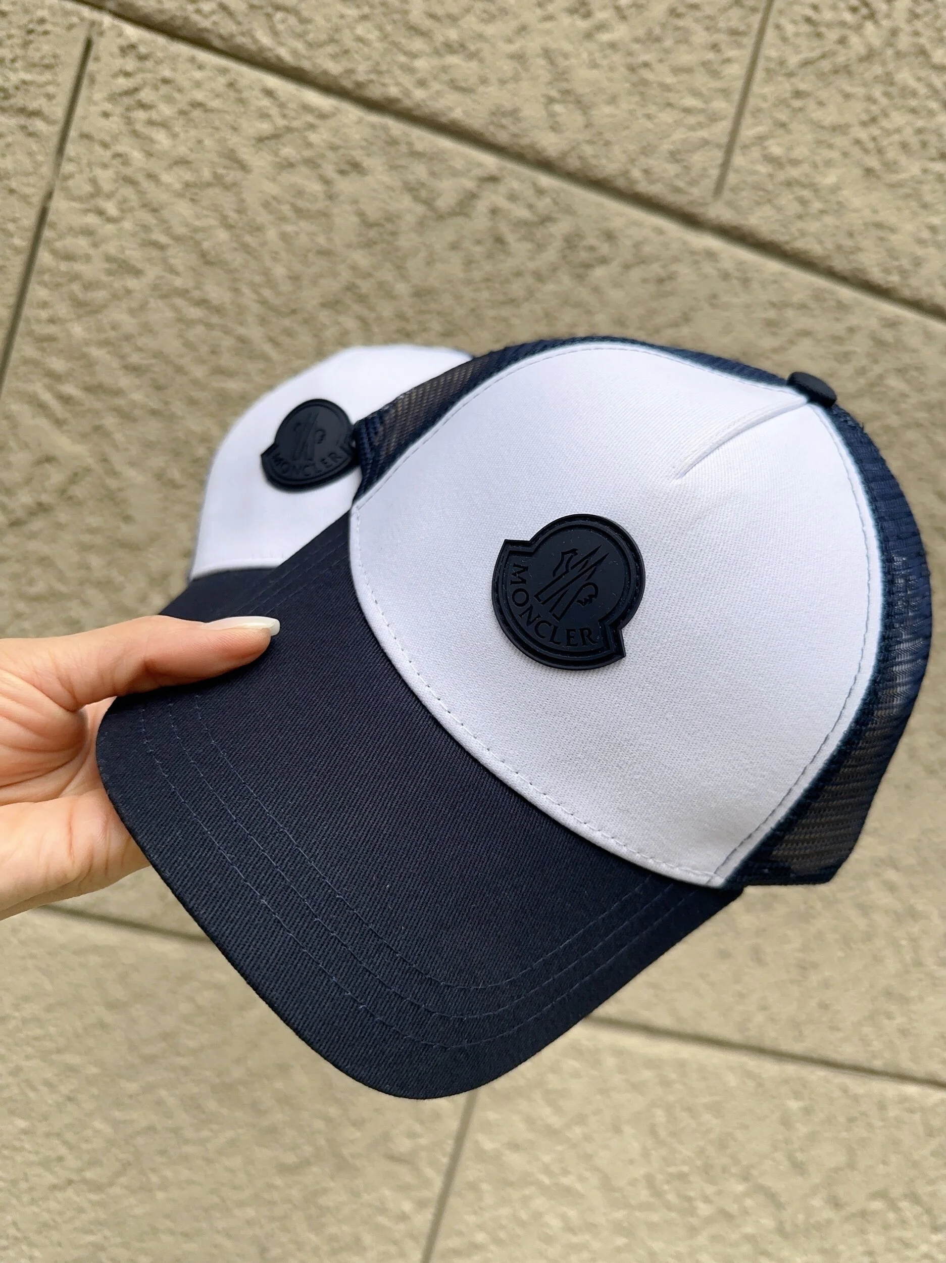 5E3193EC-637D-4D3F-ACA8-678B741BC136