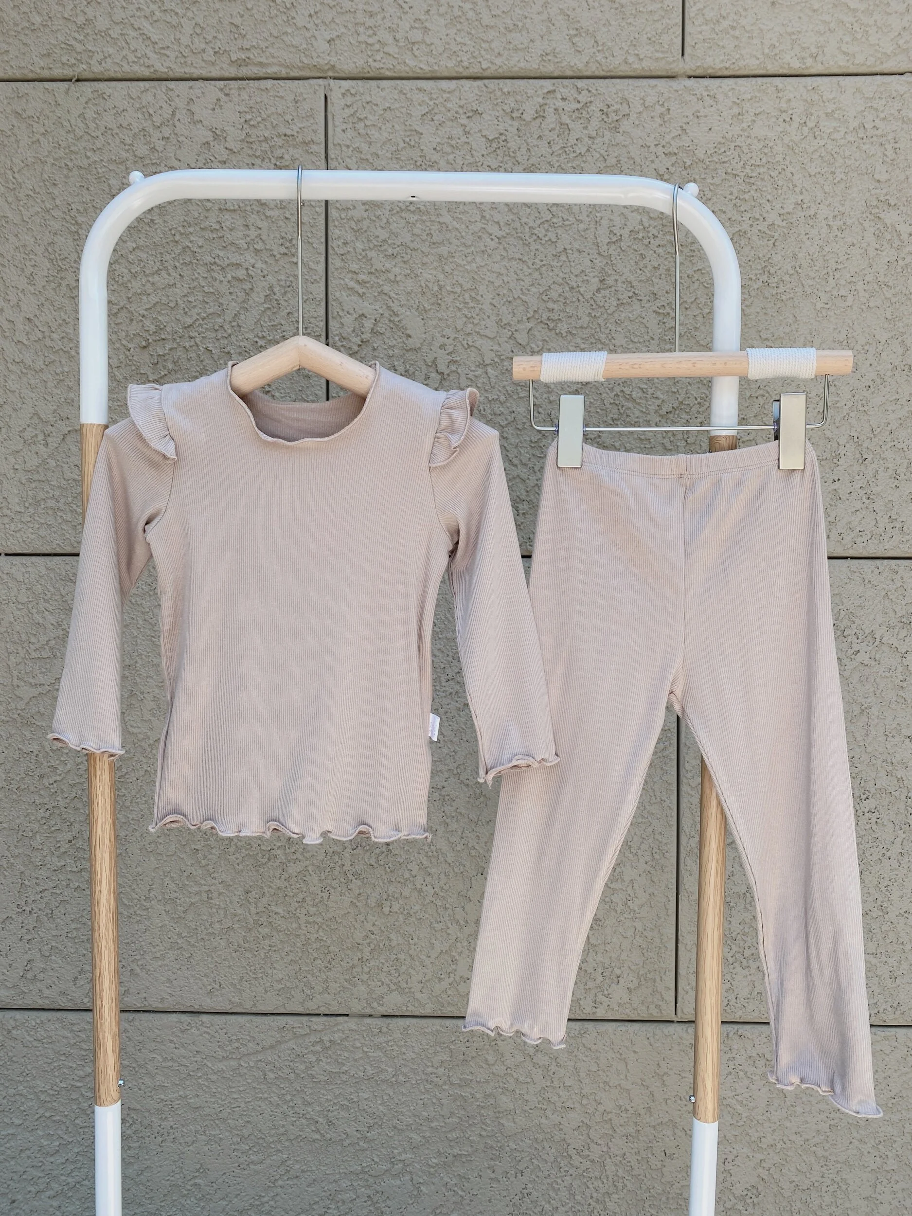 8104FE8F-6A17-4545-B364-ACE96C9F9E9B