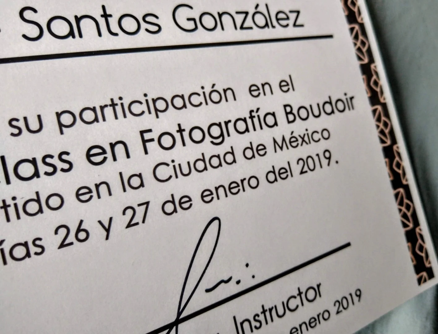 Reconocimiento de Santos González por su participación en Master Class de Fotografía Boudoir