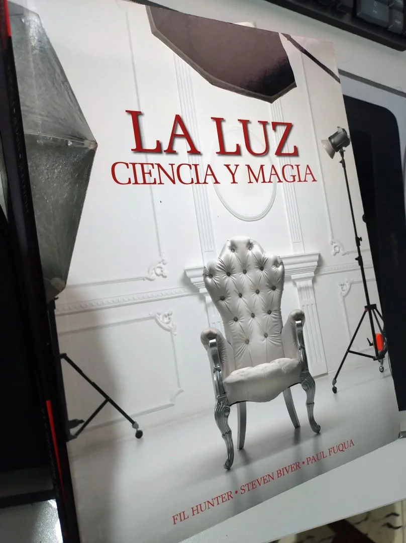 Libro La Luz, Ciencia y Magia sobre técnicas de iluminación fotográfica