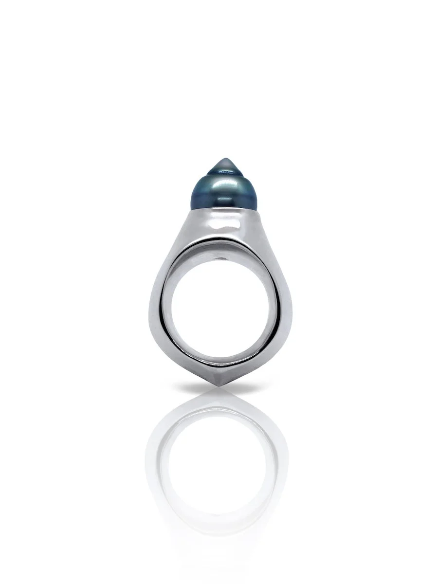 Front view of Shore Pearl Ring, handmade from sterling silver and spinning Tahitian pearl