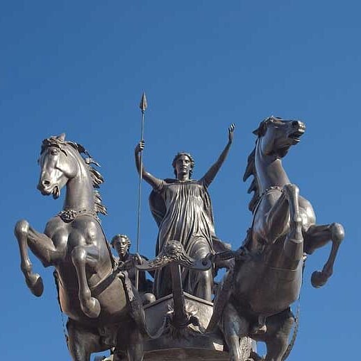 🔮 Story time! 🔮
Paying homage to #womeninhistory I want to share the story of my most inspirational historical figure, Boudicca.
Also known as Boadicea, she was a Celtic warrior Queen who led a revolt against Roman rule in ancient Britain.
Queen Bo
