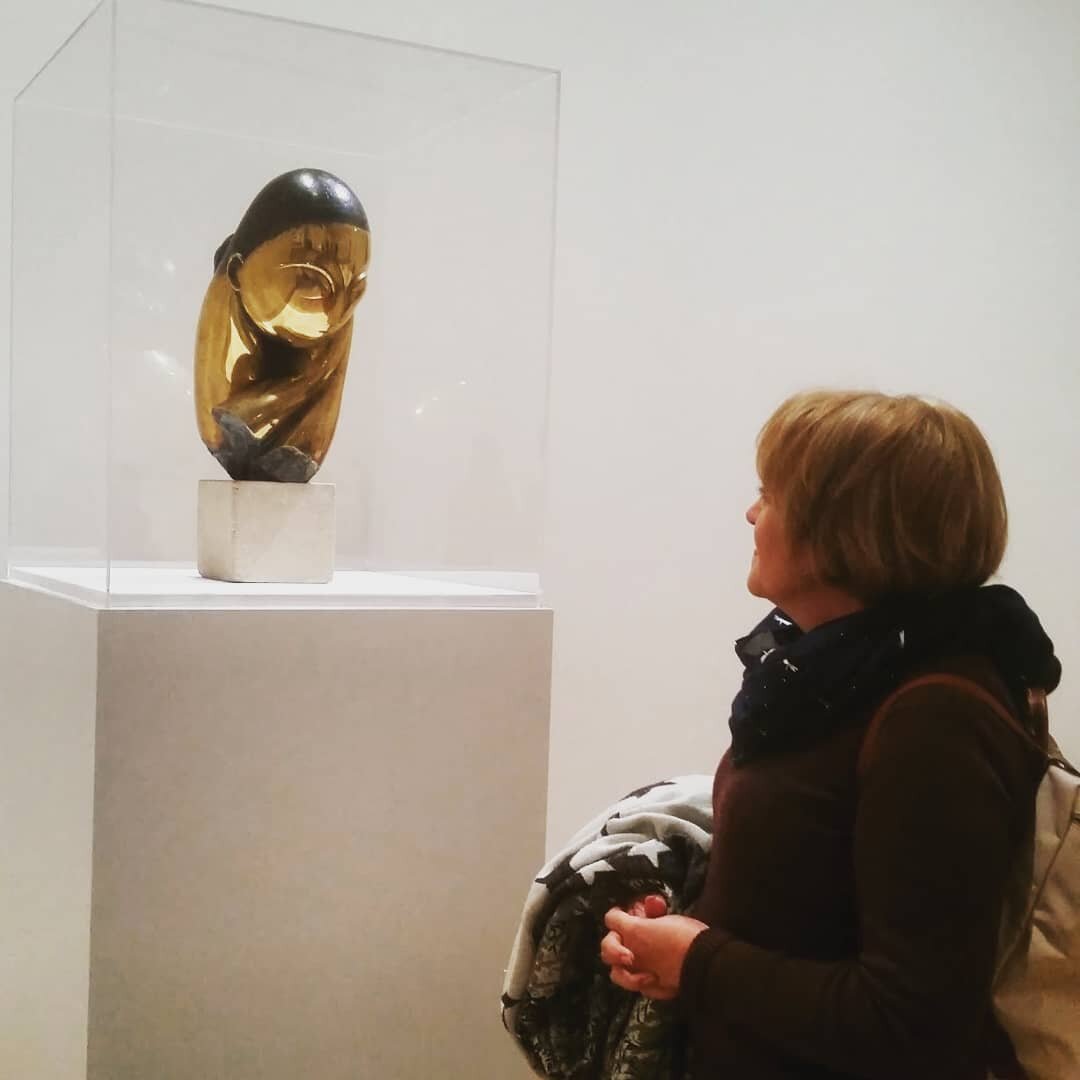 Happy mothers day to my superstar mum - the lady who made me who I am ❣

This picture is from a few years ago when we went to New York. My sister and I took her to @themuseumofmodernart and there happened to be a Brancusi room we weren't expecting...
