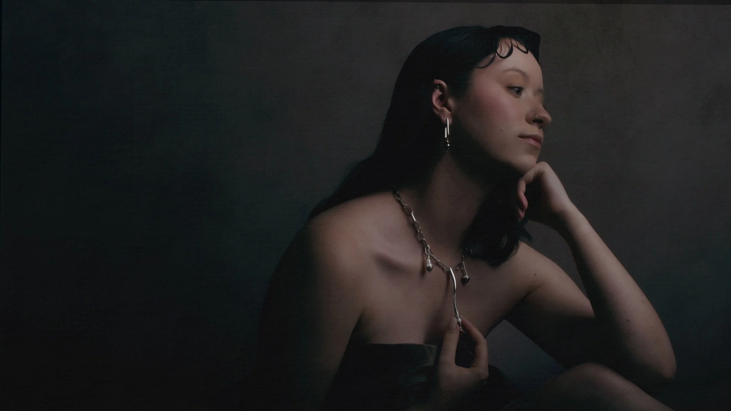 editorial model wearing spinning statement Spindrift Pearl necklace and Eddy Tahitian Pearl drop earrings