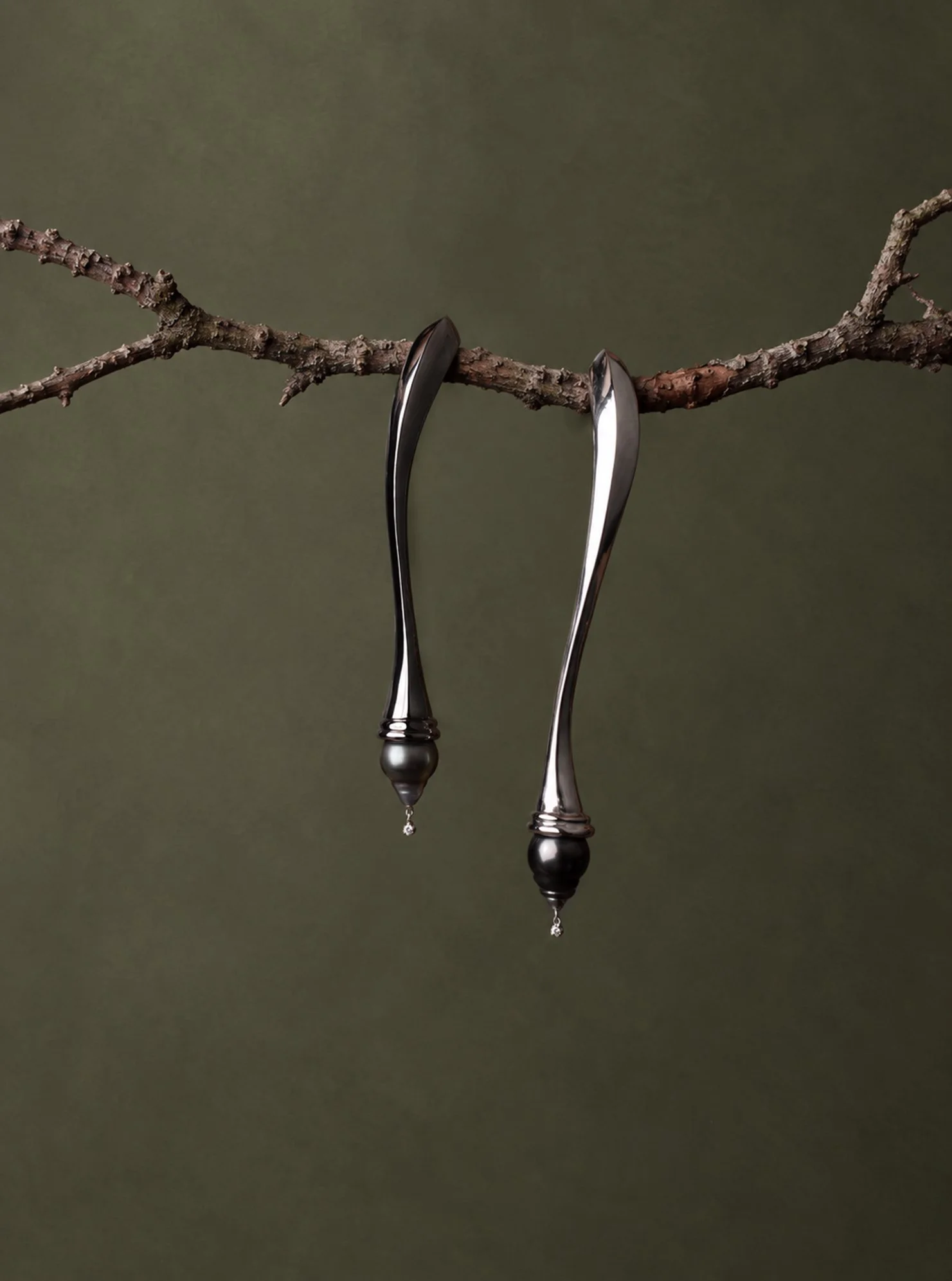 charlotte-garnett-ebb-long-statement-earring-silver-gunmetal-dark-pearl-creative.jpg