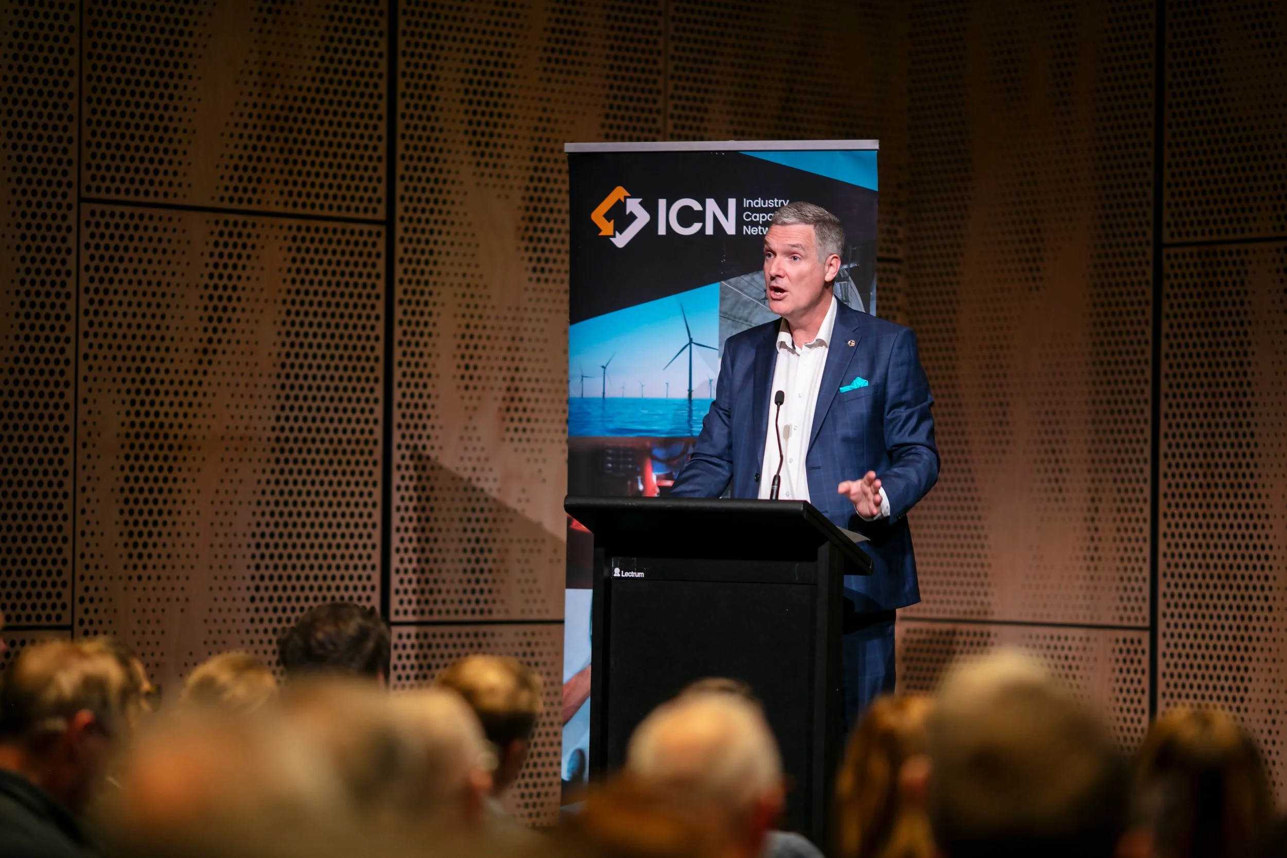 A Presenter’s Guide to Mastering Vocal Delivery and Stage Mechanics