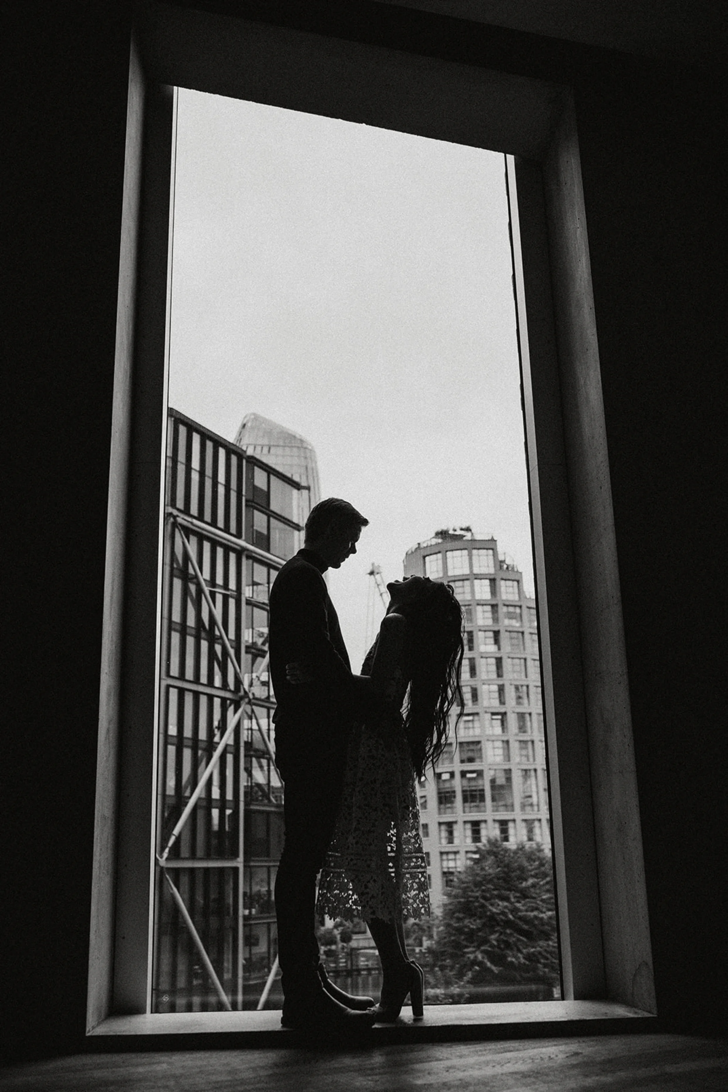 25_H+A_Engagement-75_london_modern_couple_engagement_southbank_photography_tate_wedding.jpg