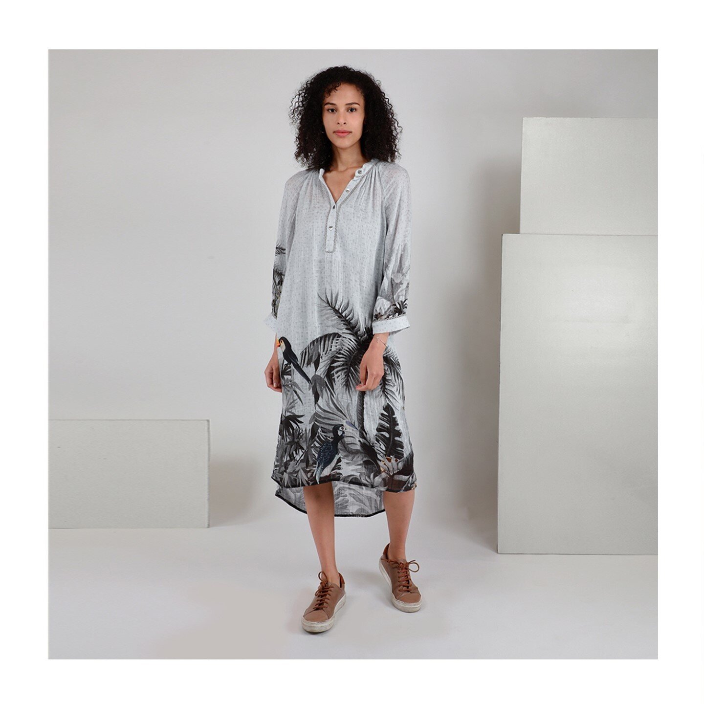 One more timeless tunic  featuring our favorite transitional colored jungle print.  Slip on and relax in this super cotton gauze in style with a g&amp;t in the garden or explore far flung sandy beaches, either way sure to be delighted with this versa