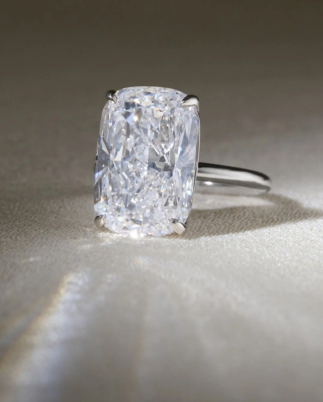 From brilliant diamonds to signed vintage treasures, jewelry today is more than adornment&mdash;it&rsquo;s an asset class. As a third-generation jeweler, David Rovinsky Fine Jewelry brings unmatched expertise, discretion, and access to the world&rsqu