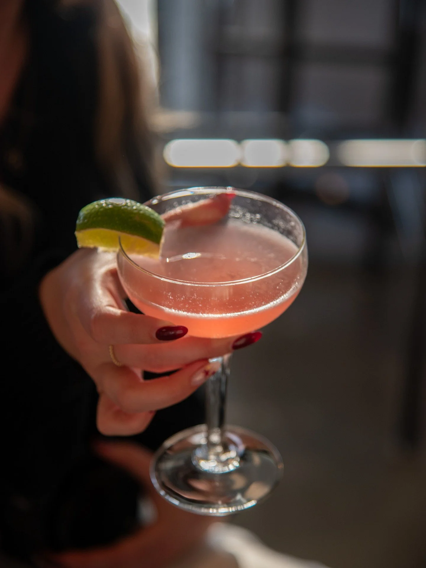 Golf, cocktails, cigars, live music 🔥 The #HilltopHangout is the perfect event to unwind &amp; enjoy yourself

👉 Learn more &amp; secure your tickets at AudrainConcours.com
-
-
#hilltophangout #cigars #newportri #golf #cocktails