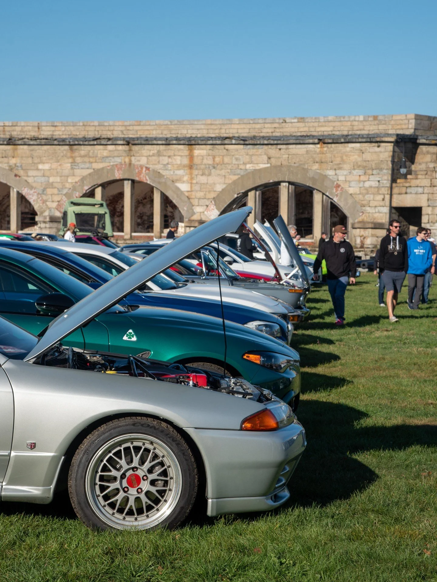 Cars in the fort 🔥 

Who's excited for the NEW Supercar Concours?! 👀 We can't wait for you to see what's in store
.
.
#audrainconcours #supercars #ACMW #fortadams #rhodeisland