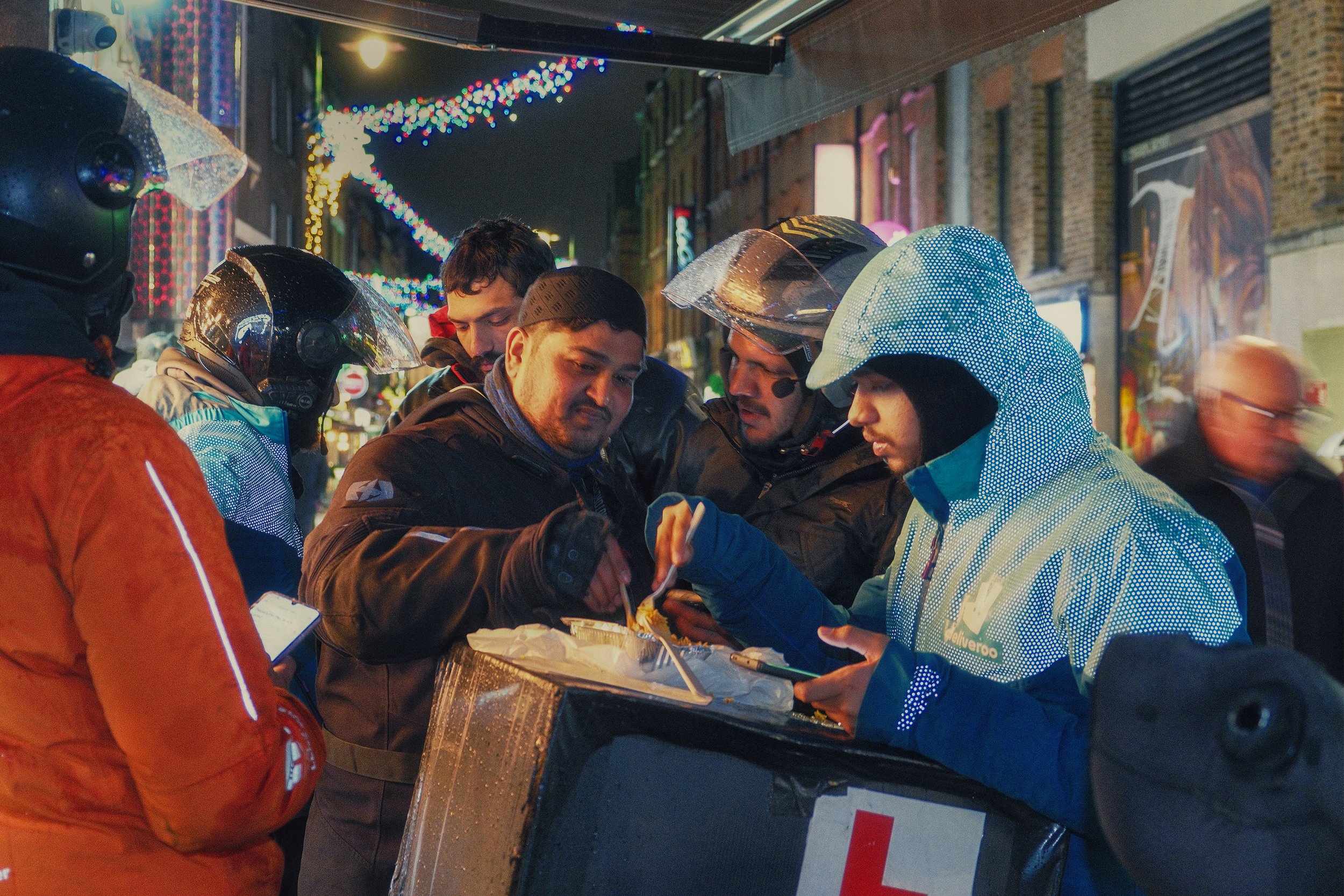  The project creates a perspective aimed at elevating status from "invisible" workers to a community with agency, pride, and a profound sense of solidarity.  